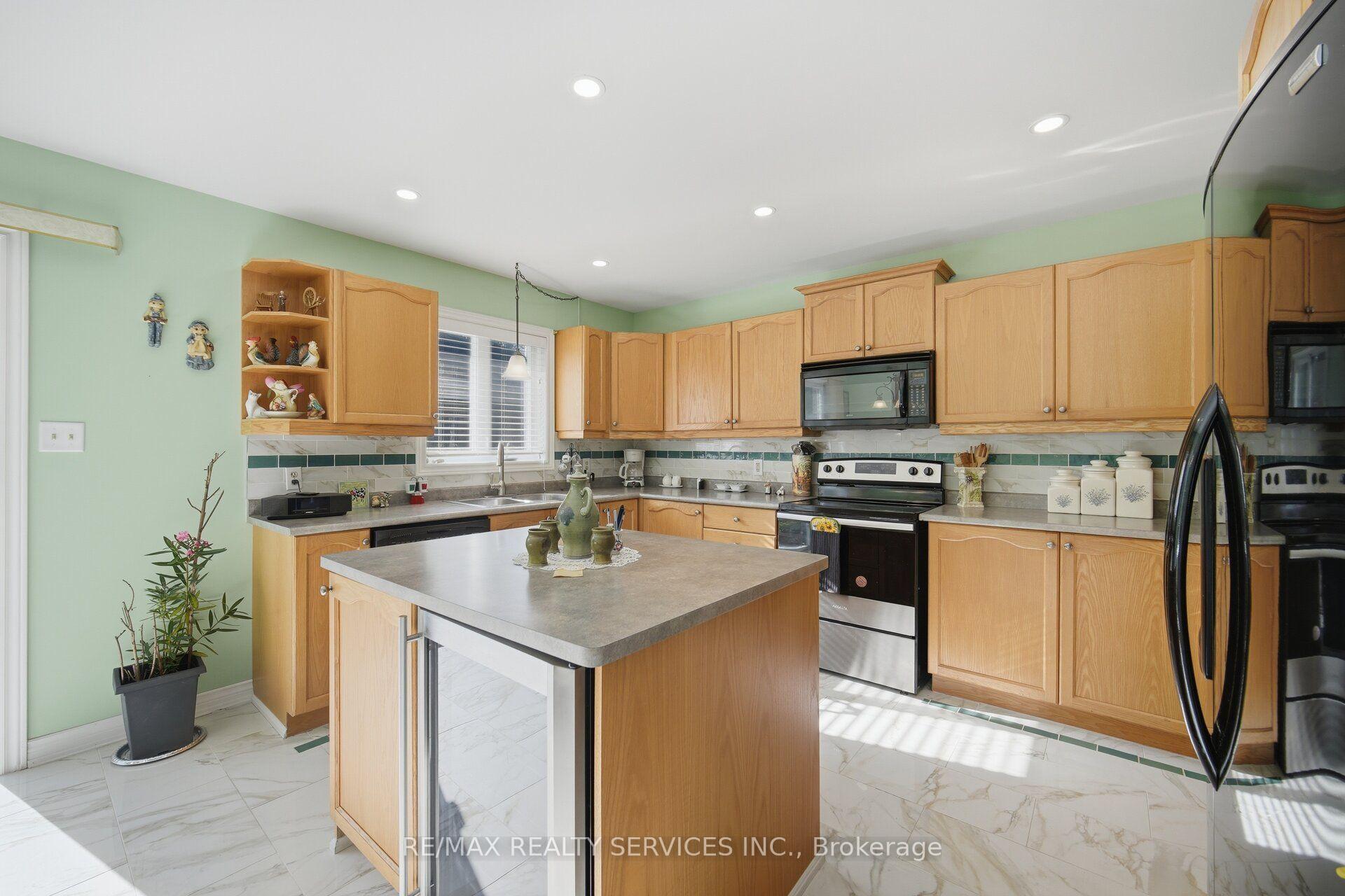 Photo 16 of 8023 Main Street, Adjala-Tosorontio, Everett — HOMEH