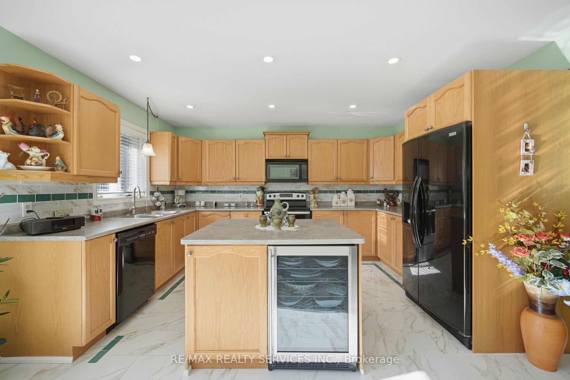 Photo 17 of 8023 Main Street, Adjala-Tosorontio, Everett — HOMEH
