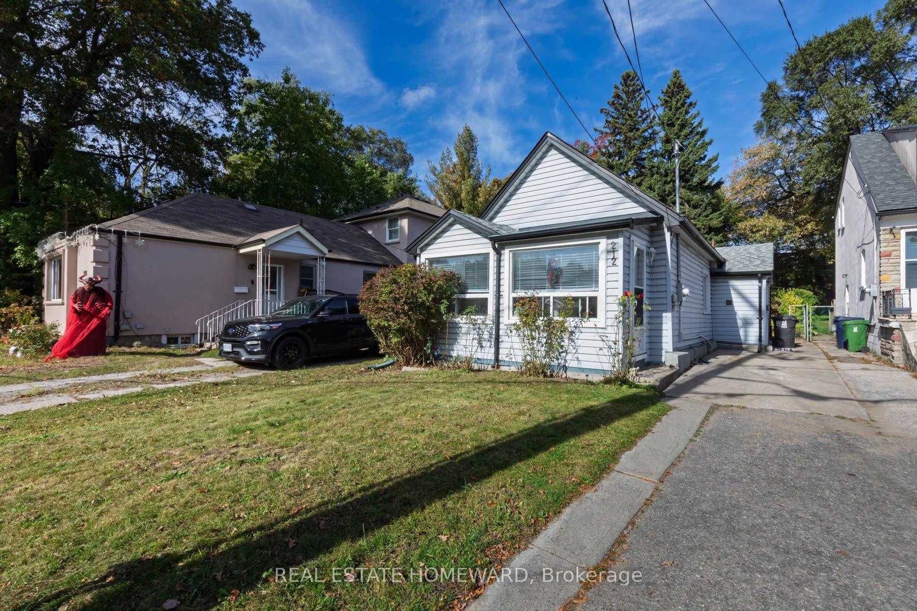 Photo 3 of 212 Clonmore Drive, Scarborough, Birchcliffe-Cliffside — HOMEH