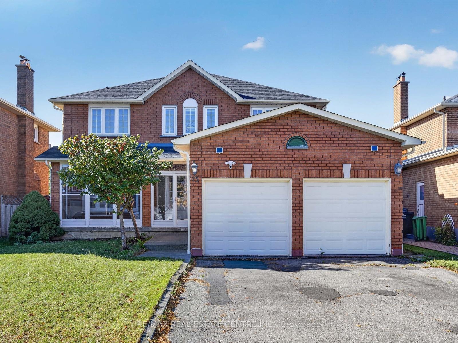 Photo 2 of 15 Hedgerow Avenue, Brampton, Fletcher's Creek South — HOMEH