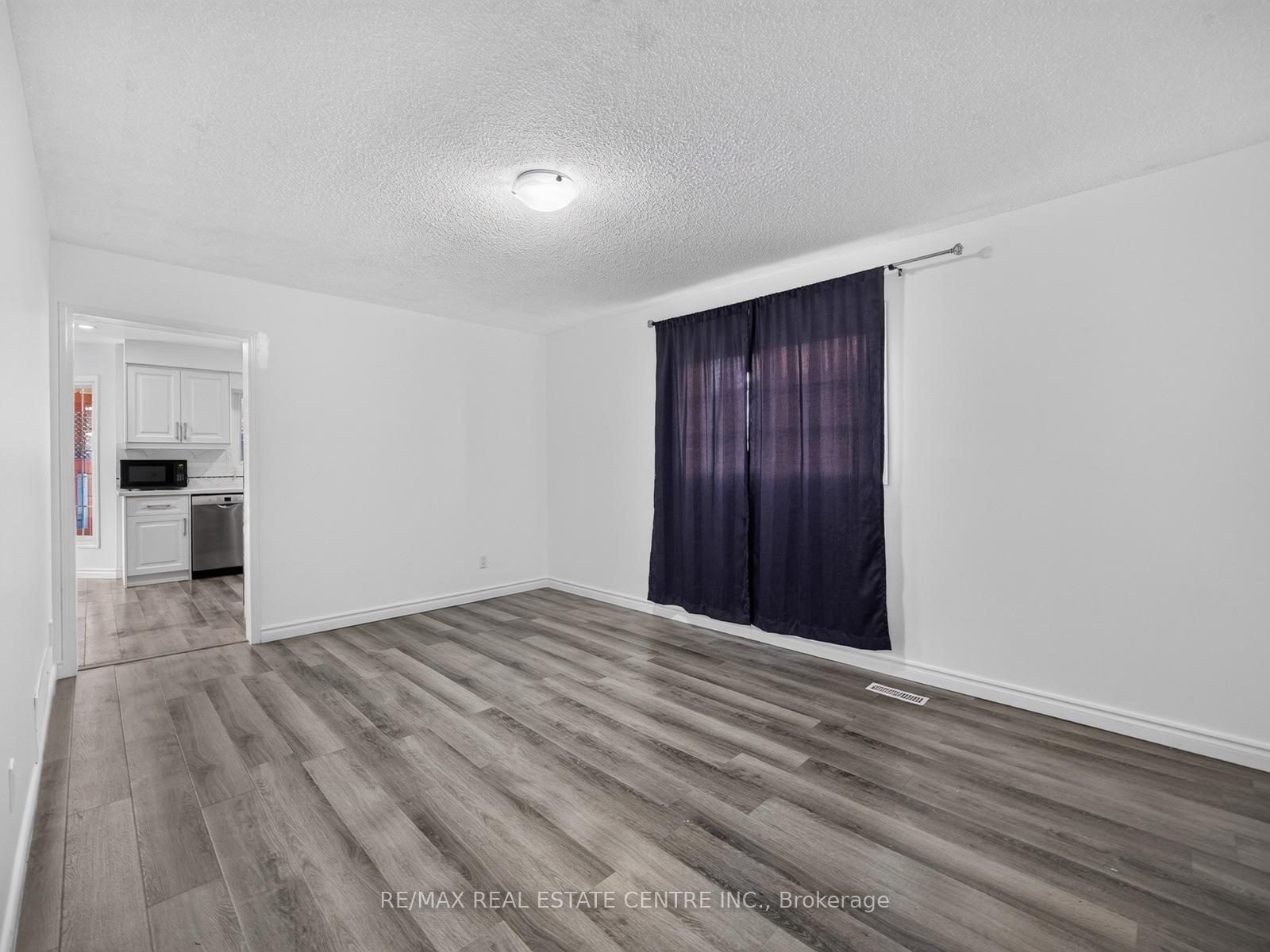 Photo 5 of 15 Hedgerow Avenue, Brampton, Fletcher's Creek South — HOMEH