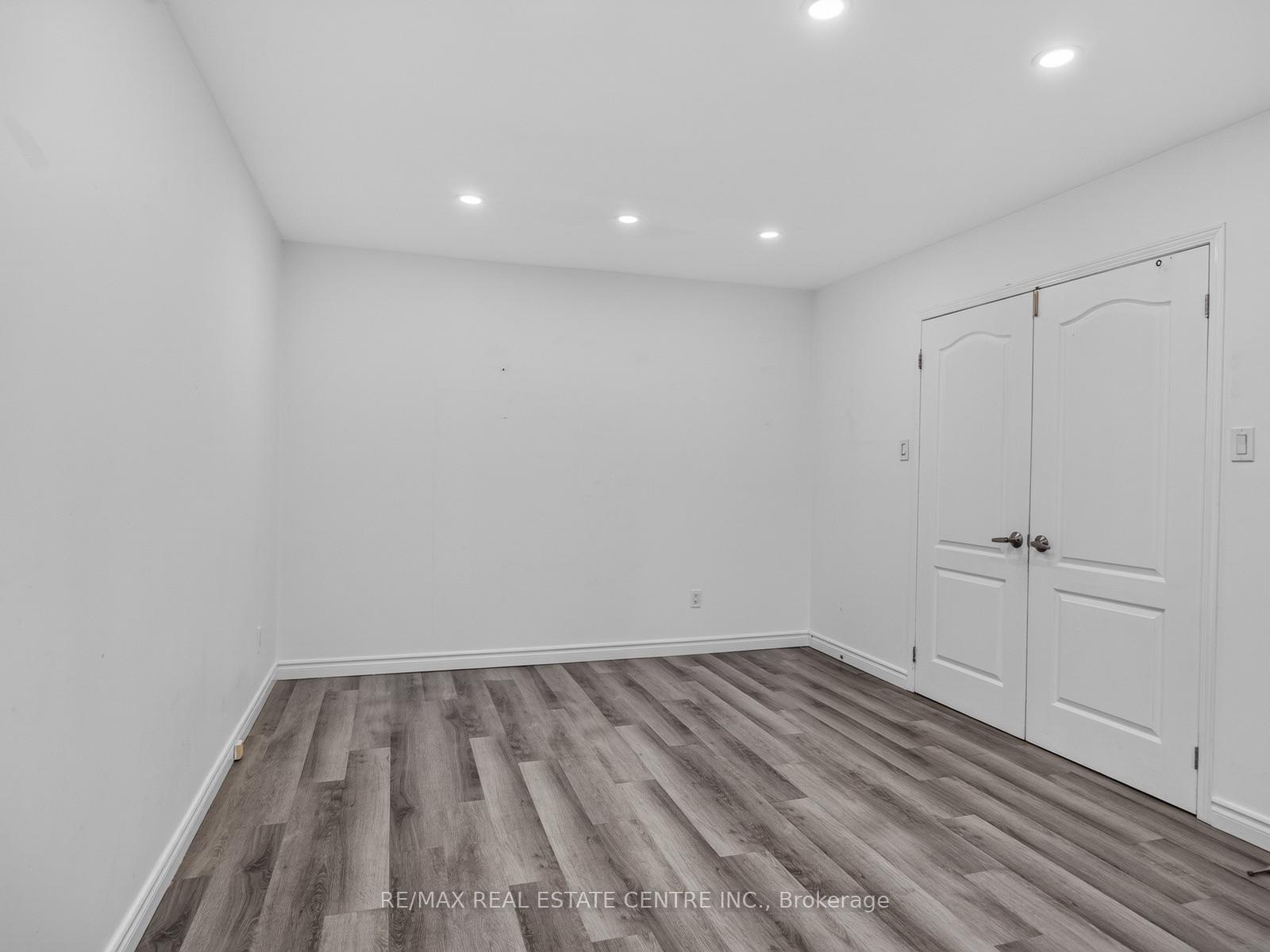 Photo 7 of 15 Hedgerow Avenue, Brampton, Fletcher's Creek South — HOMEH