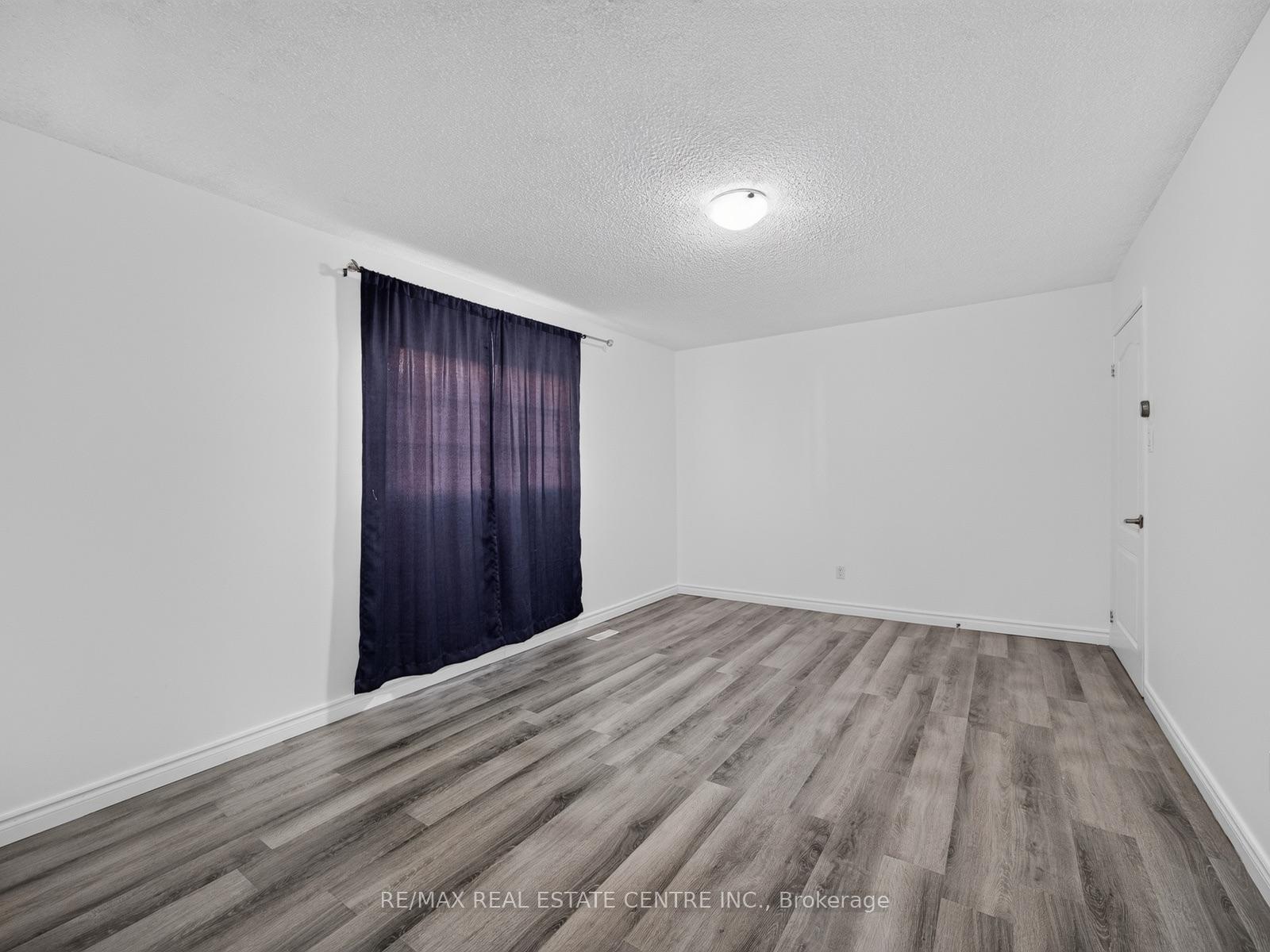 Photo 8 of 15 Hedgerow Avenue, Brampton, Fletcher's Creek South — HOMEH