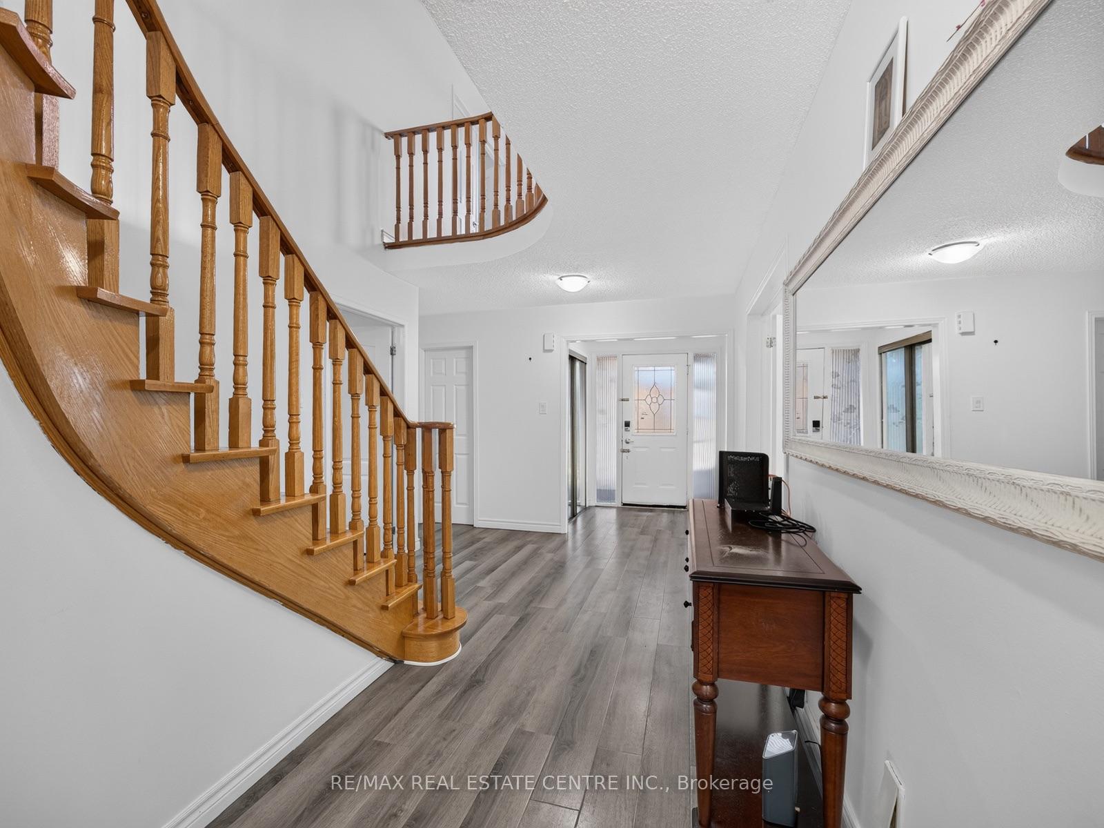 Photo 11 of 15 Hedgerow Avenue, Brampton, Fletcher's Creek South — HOMEH