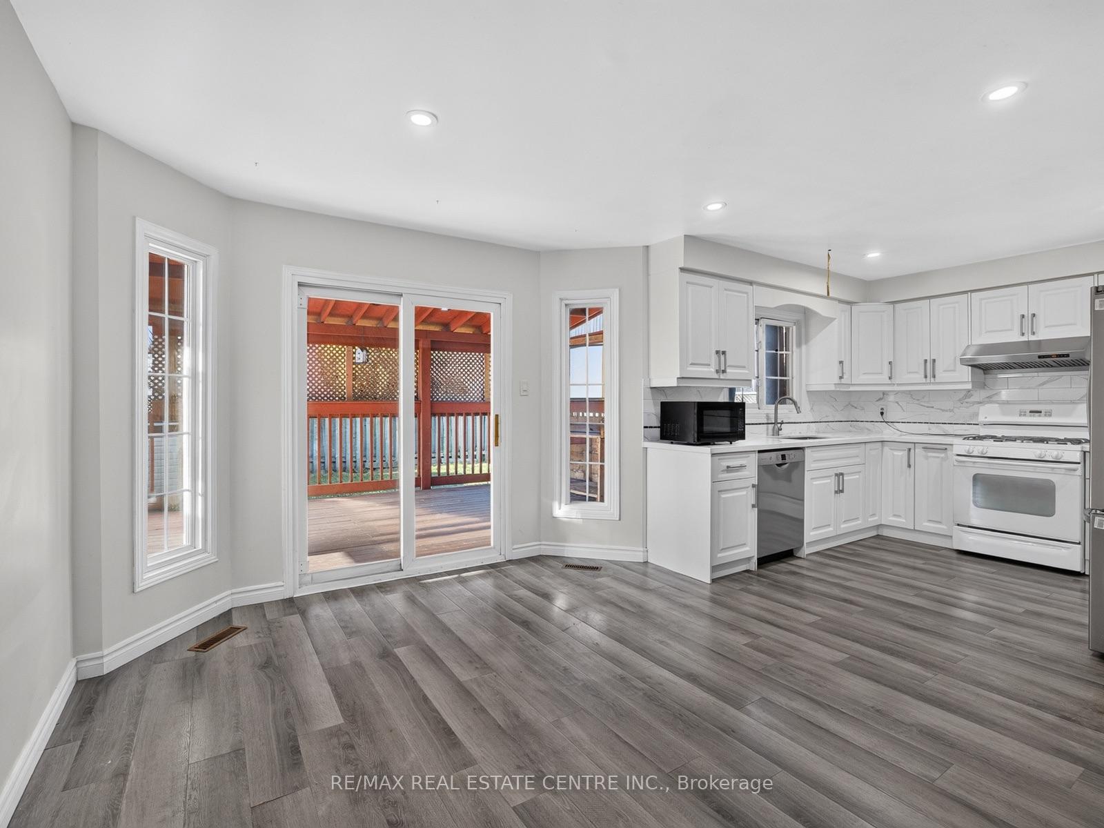 Photo 13 of 15 Hedgerow Avenue, Brampton, Fletcher's Creek South — HOMEH