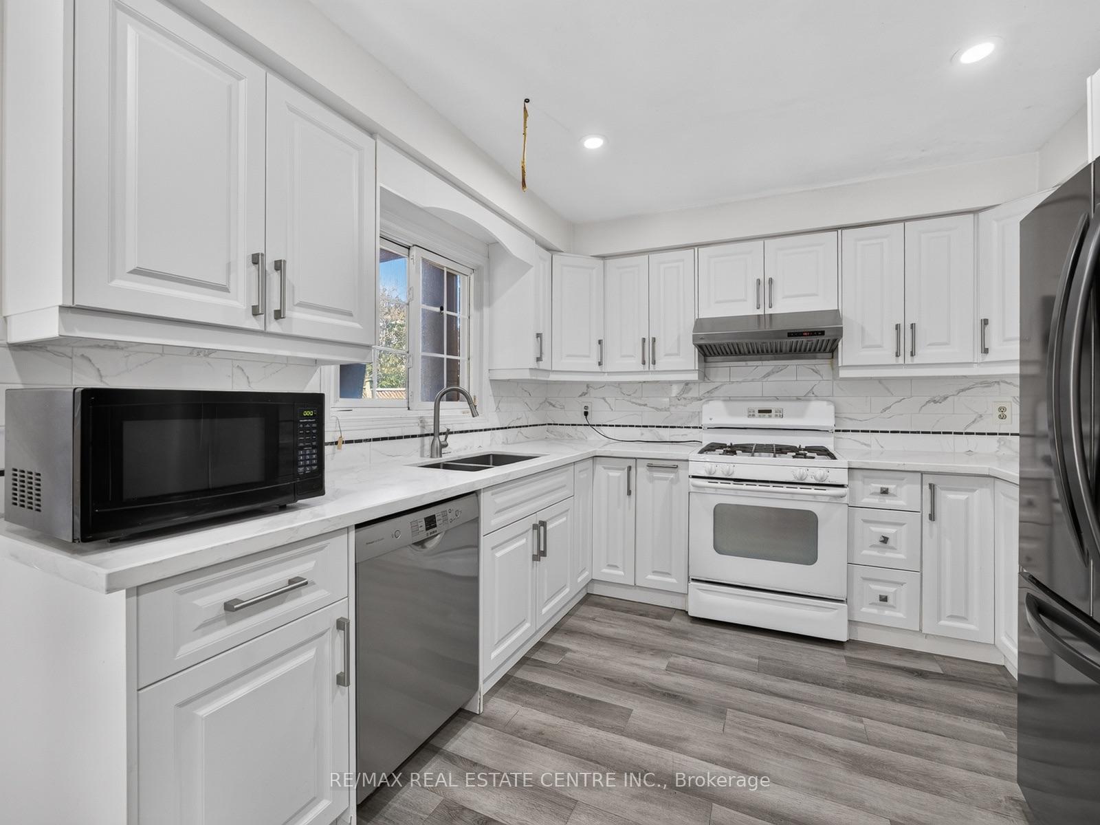 Photo 15 of 15 Hedgerow Avenue, Brampton, Fletcher's Creek South — HOMEH