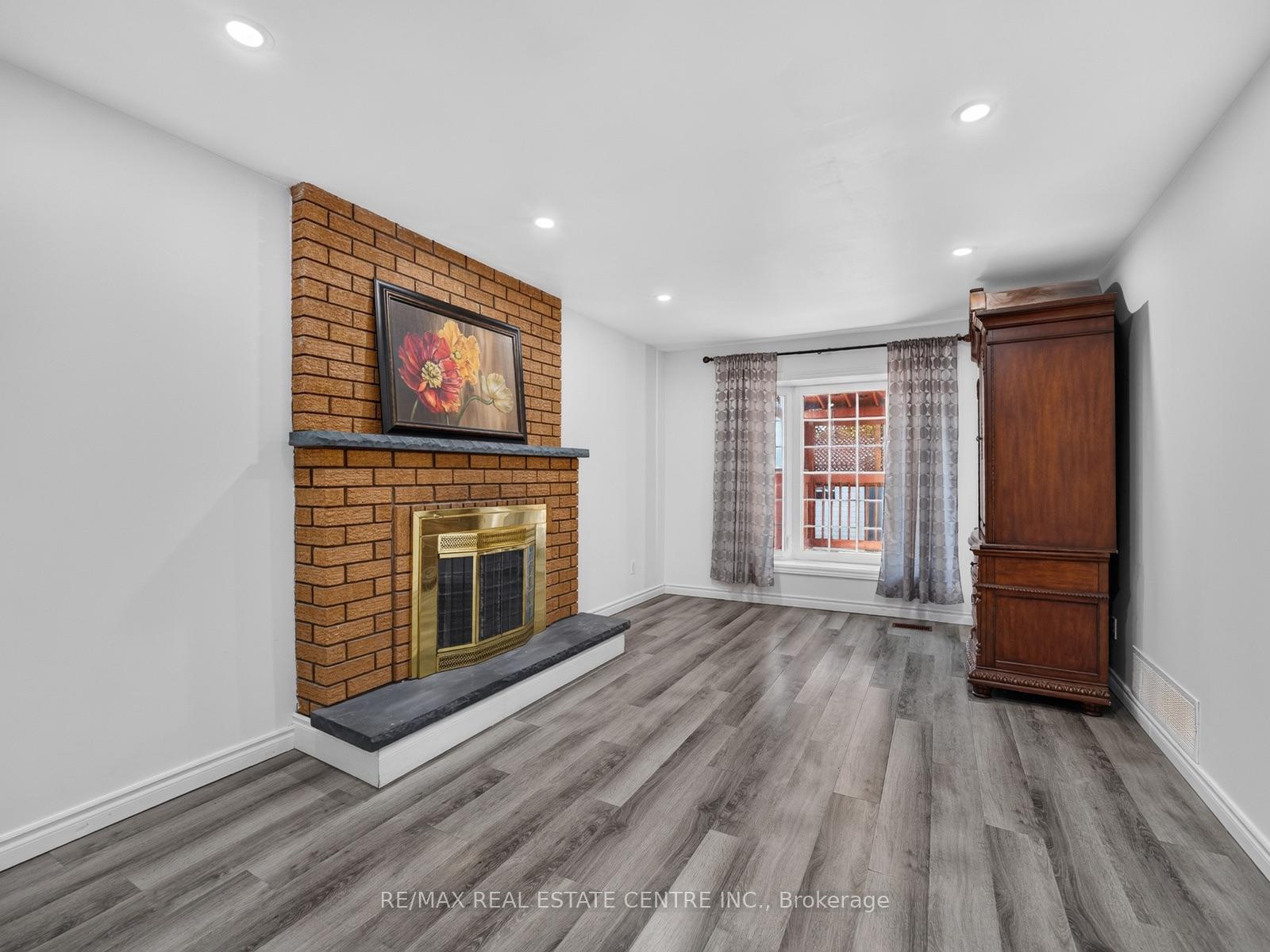 Photo 17 of 15 Hedgerow Avenue, Brampton, Fletcher's Creek South — HOMEH