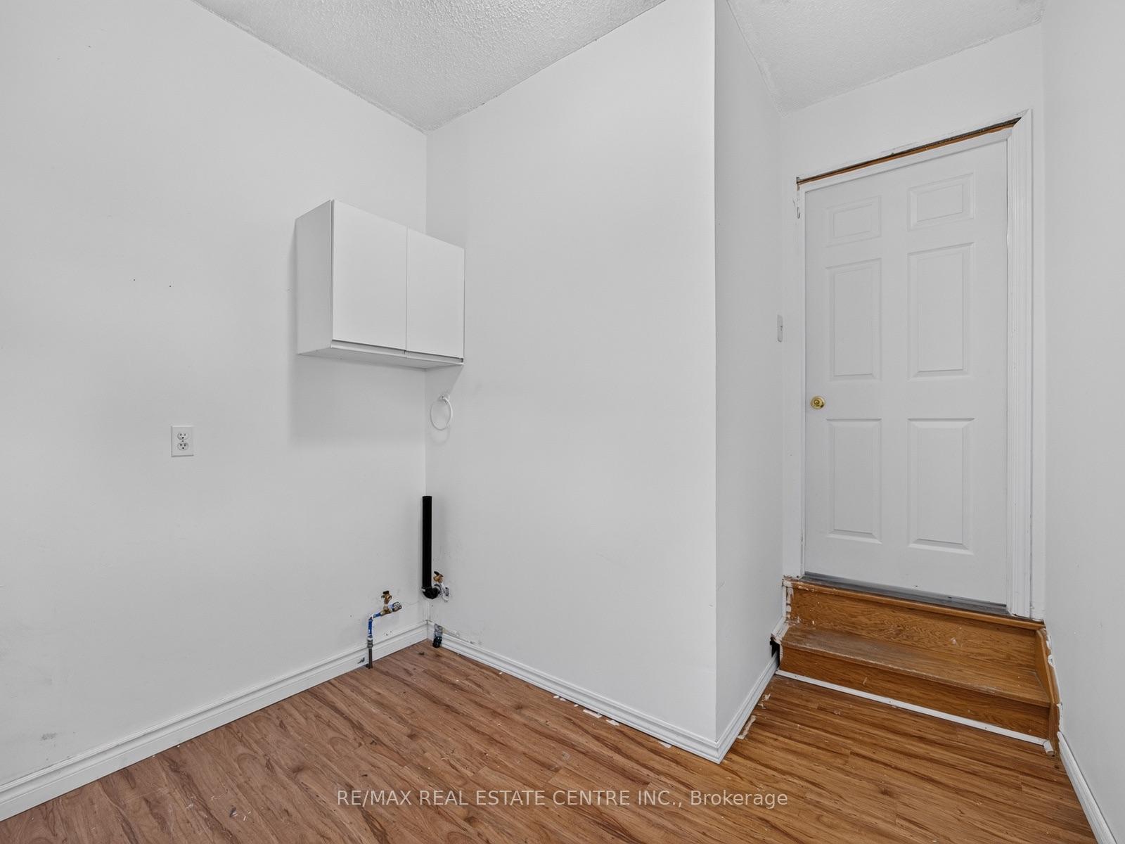 Photo 20 of 15 Hedgerow Avenue, Brampton, Fletcher's Creek South — HOMEH