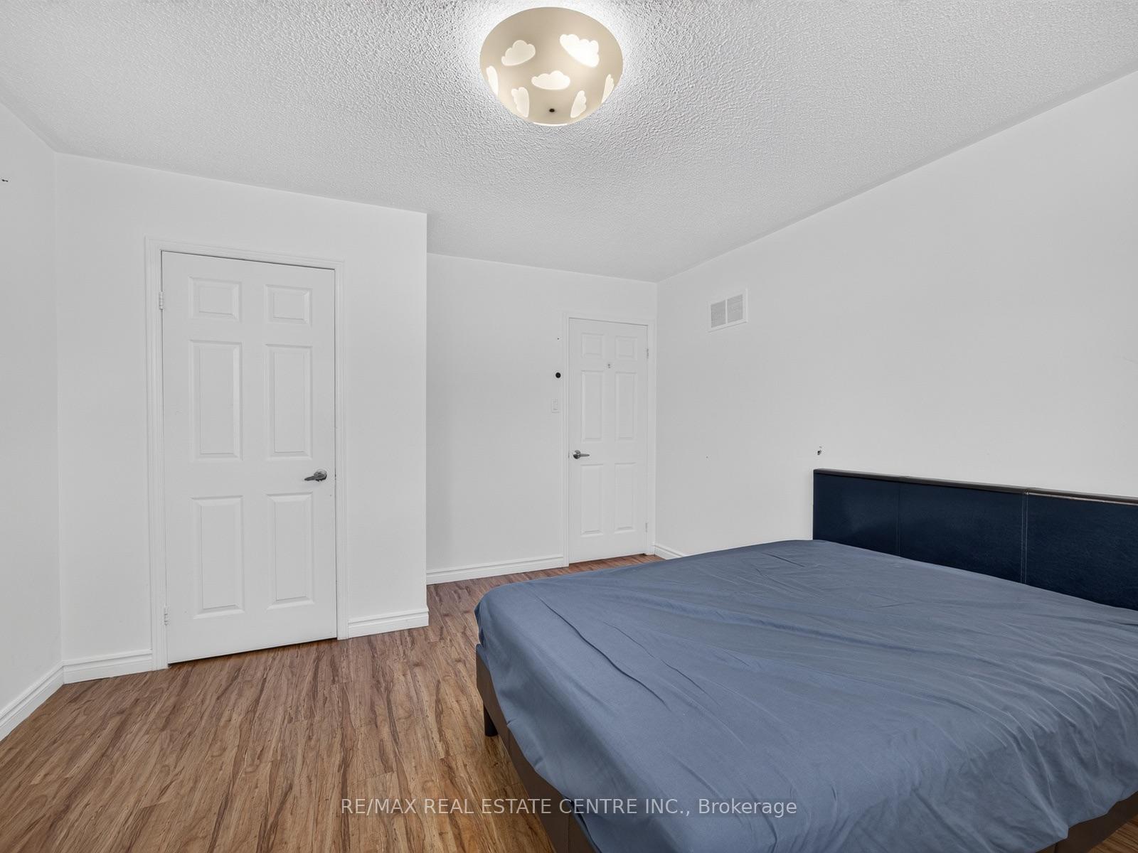 Photo 21 of 15 Hedgerow Avenue, Brampton, Fletcher's Creek South — HOMEH