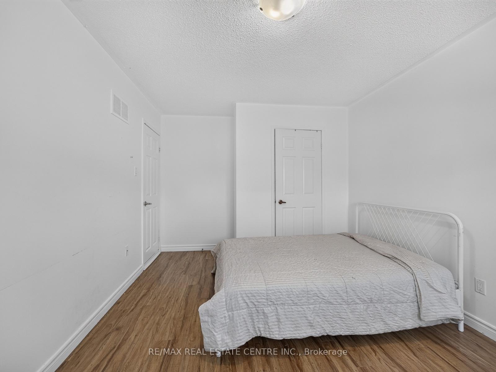 Photo 24 of 15 Hedgerow Avenue, Brampton, Fletcher's Creek South — HOMEH