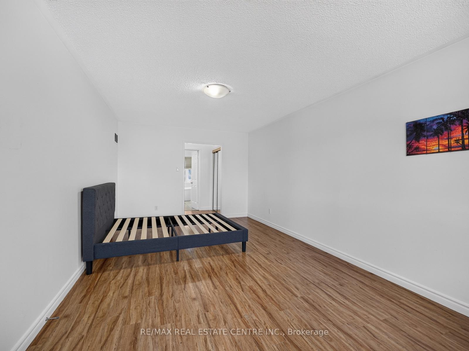 Photo 28 of 15 Hedgerow Avenue, Brampton, Fletcher's Creek South — HOMEH