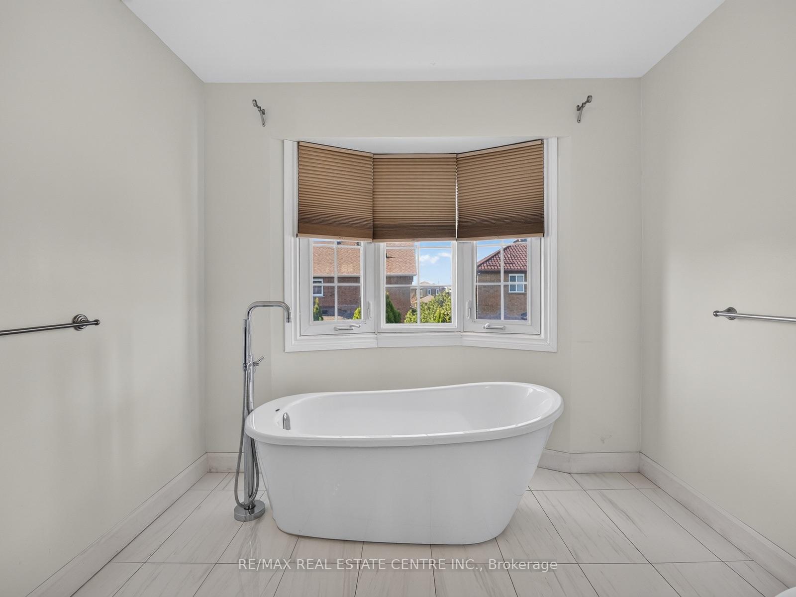 Photo 29 of 15 Hedgerow Avenue, Brampton, Fletcher's Creek South — HOMEH