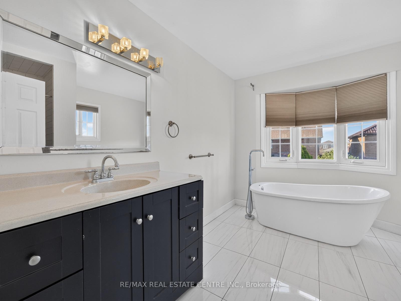 Photo 34 of 15 Hedgerow Avenue, Brampton, Fletcher's Creek South — HOMEH