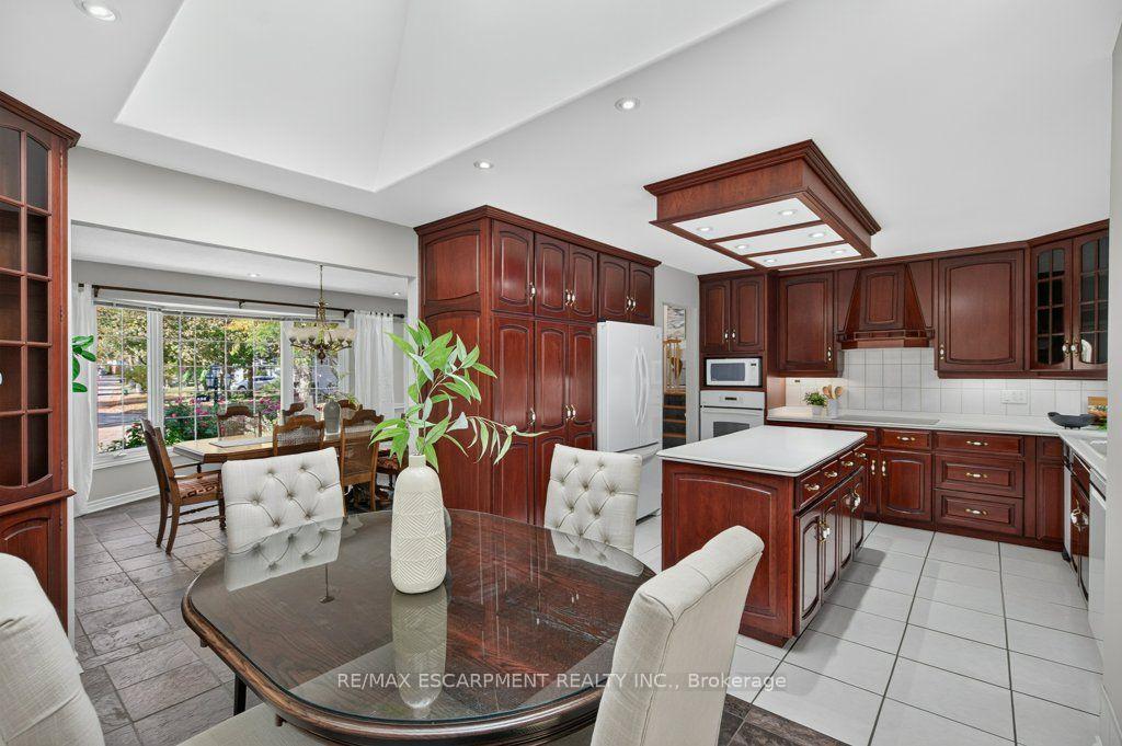 Photo 12 of 600 Holly Hill Crescent, Burlington, Appleby — HOMEH