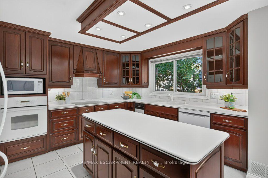 Photo 14 of 600 Holly Hill Crescent, Burlington, Appleby — HOMEH