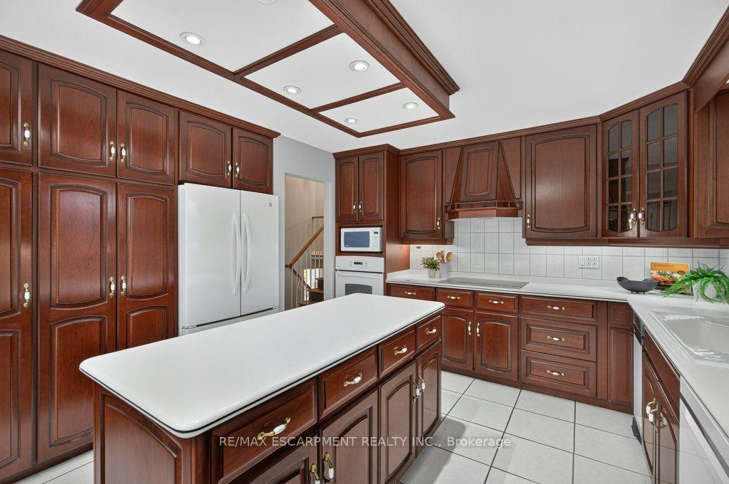 Photo 15 of 600 Holly Hill Crescent, Burlington, Appleby — HOMEH