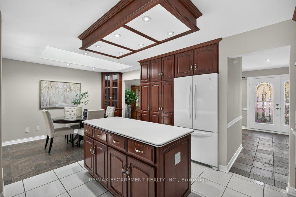 Photo 16 of 600 Holly Hill Crescent, Burlington, Appleby — HOMEH