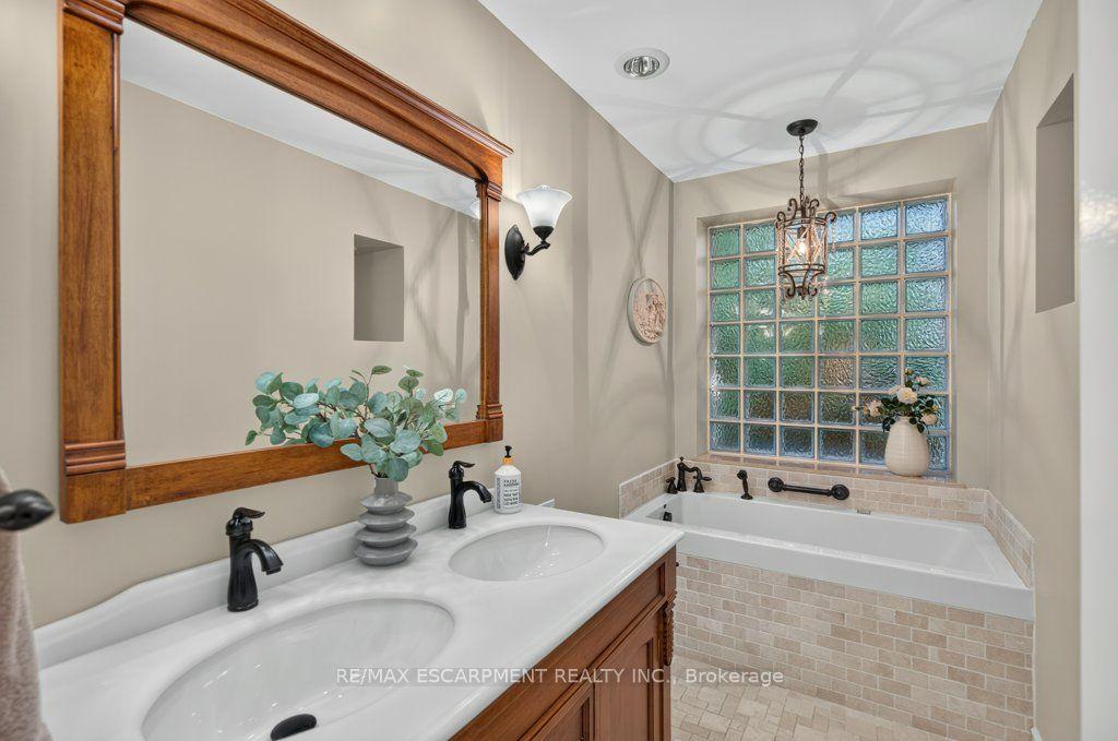 Photo 26 of 600 Holly Hill Crescent, Burlington, Appleby — HOMEH