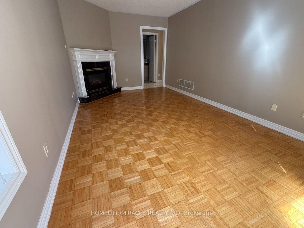Photo 4 of Unit Lower, 76 Jack Rabbit Crescent, Brampton, Sandringham-Wellington — HOMEH