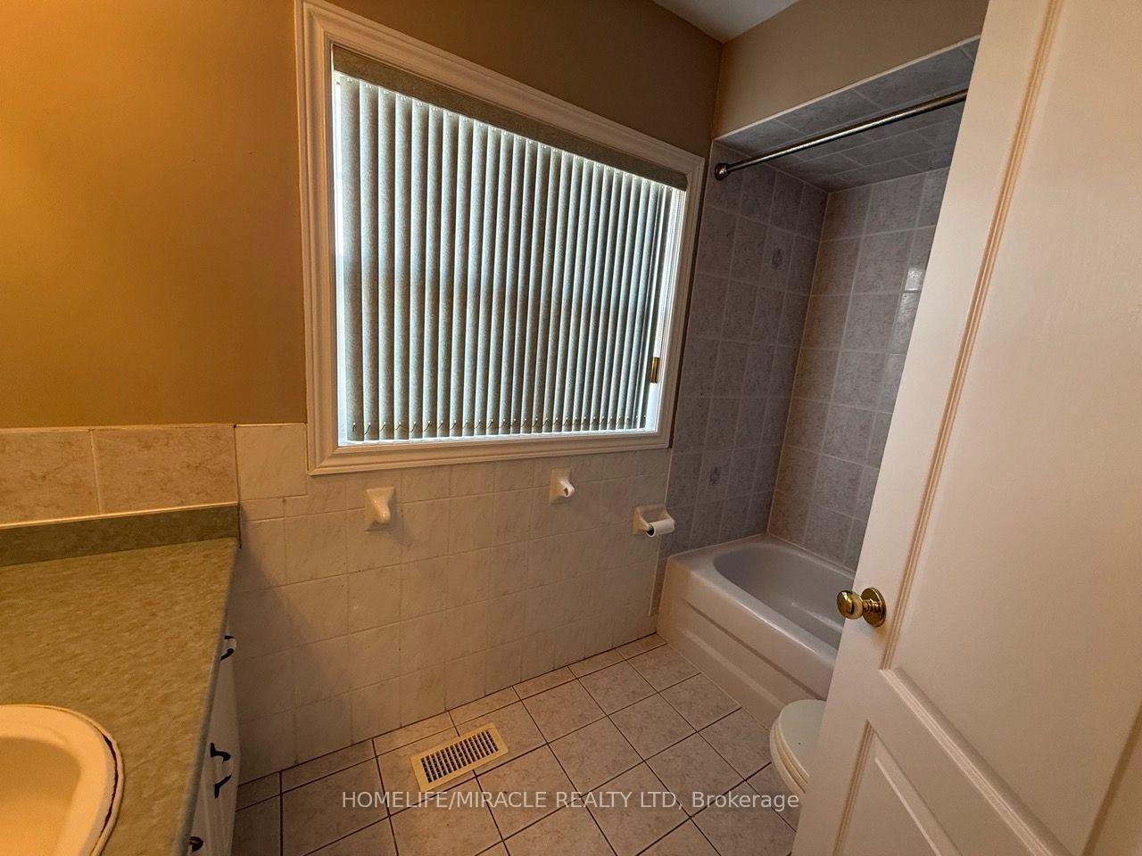 Photo 28 of Unit Lower, 76 Jack Rabbit Crescent, Brampton, Sandringham-Wellington — HOMEH
