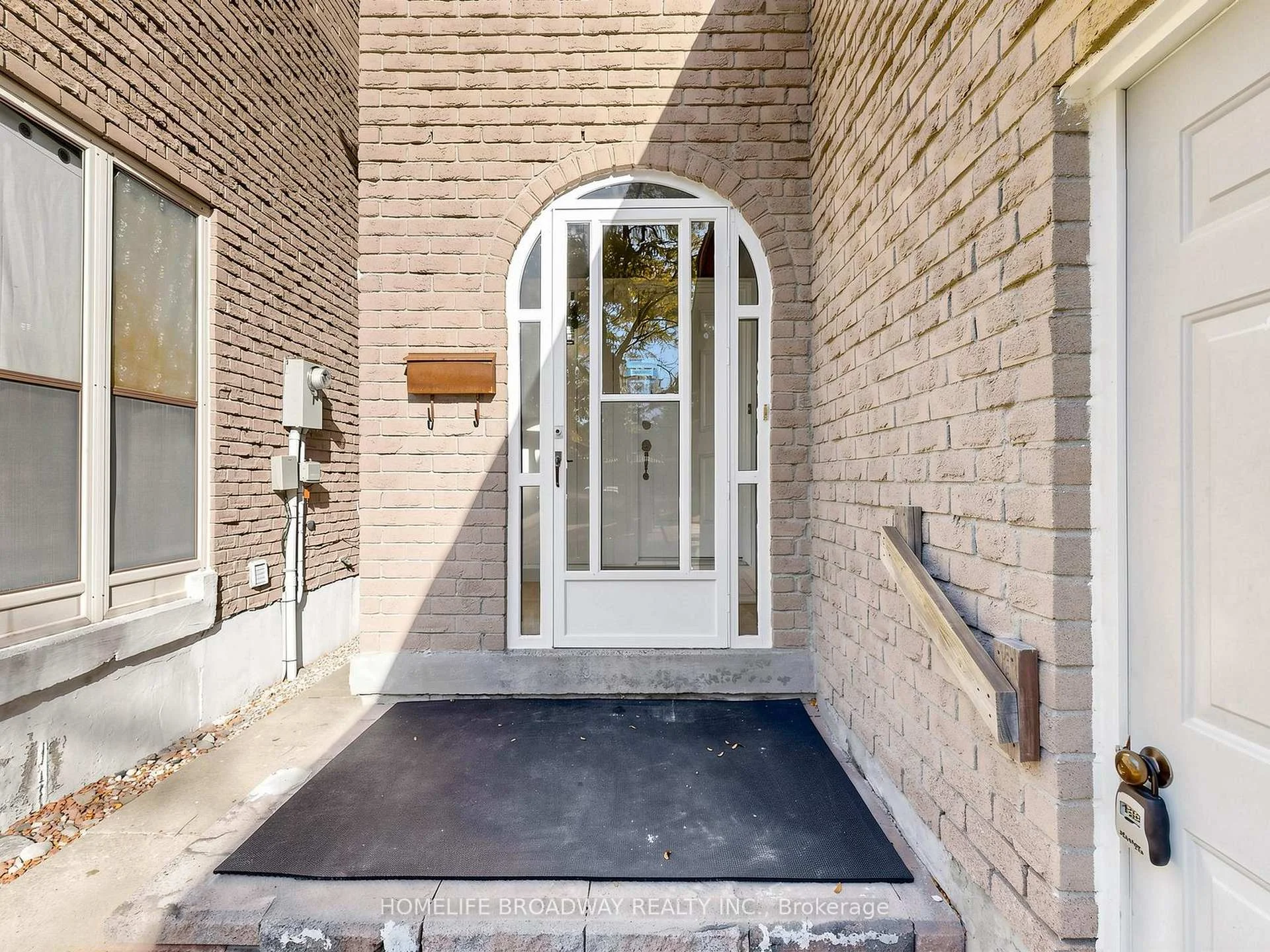 Photo 4 of 28 Appleby Crescent, Markham, Milliken Mills West — HOMEH