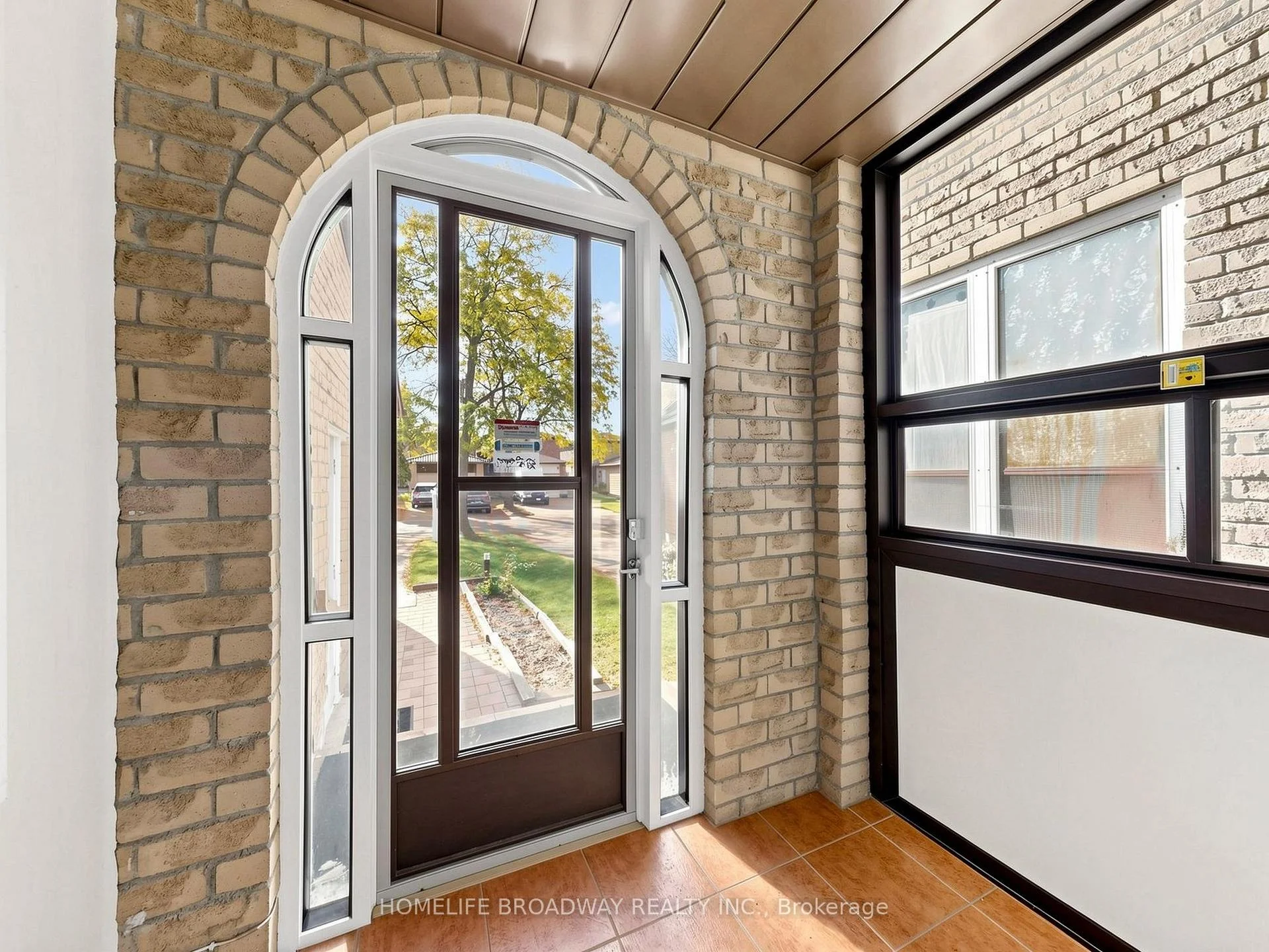 Photo 5 of 28 Appleby Crescent, Markham, Milliken Mills West — HOMEH