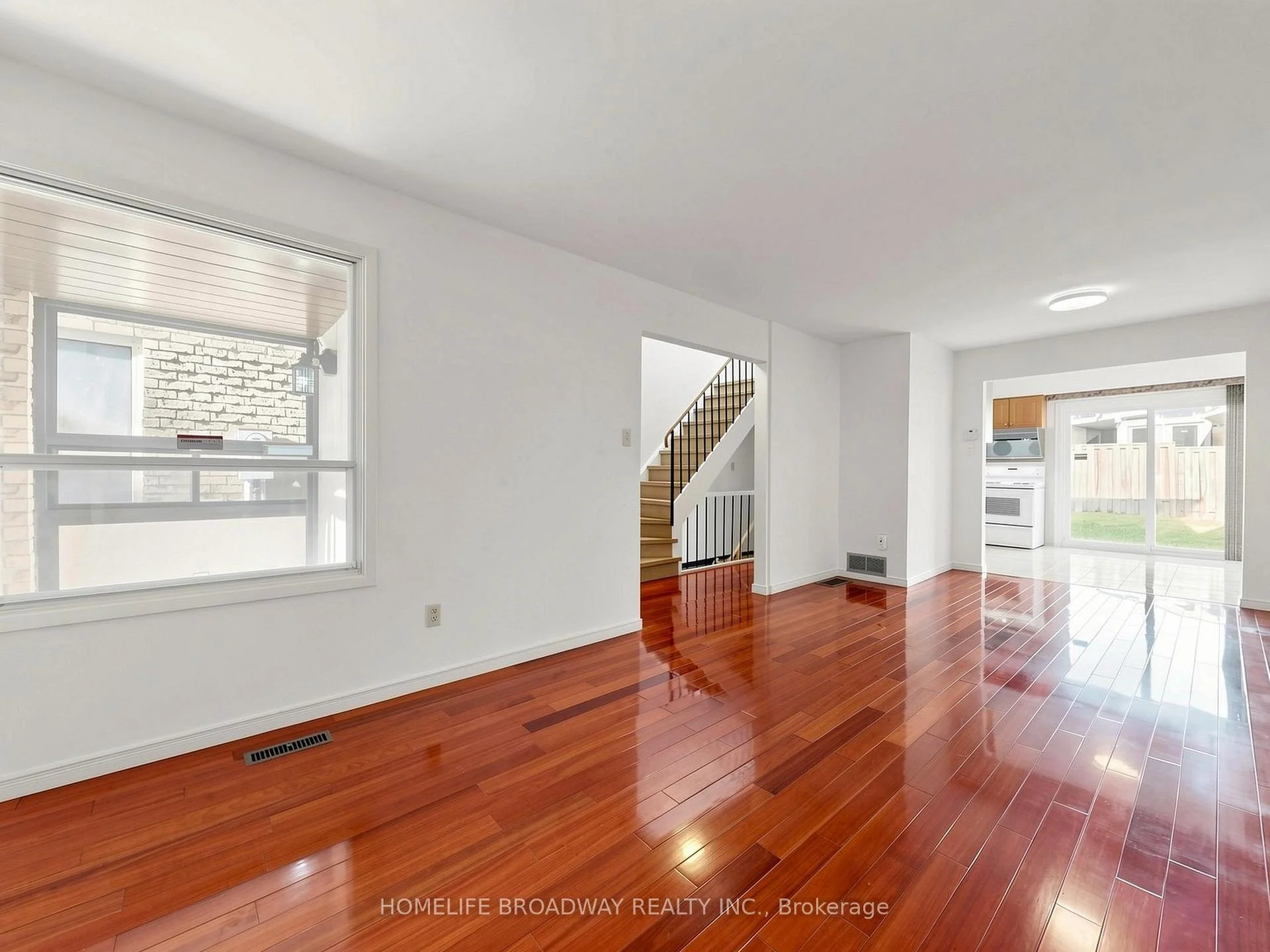 Photo 7 of 28 Appleby Crescent, Markham, Milliken Mills West — HOMEH