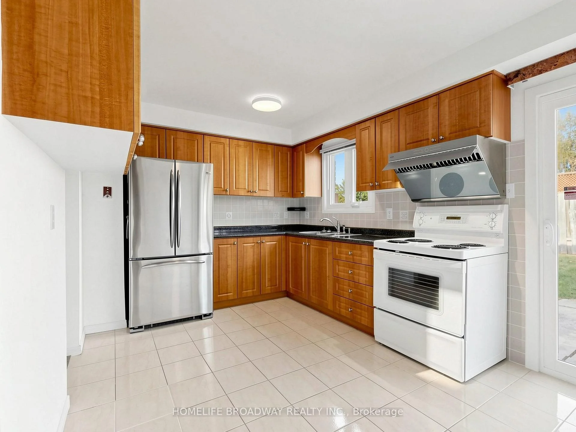 Photo 10 of 28 Appleby Crescent, Markham, Milliken Mills West — HOMEH