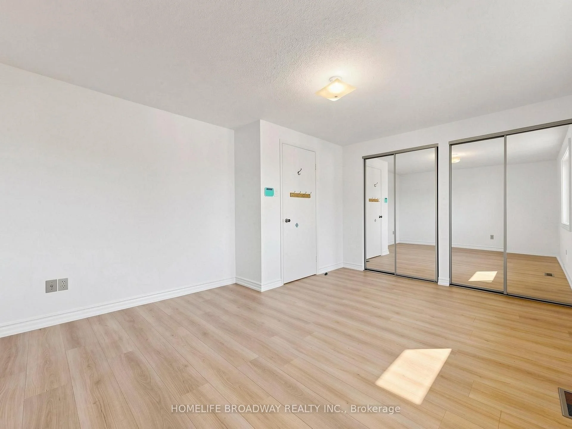Photo 18 of 28 Appleby Crescent, Markham, Milliken Mills West — HOMEH