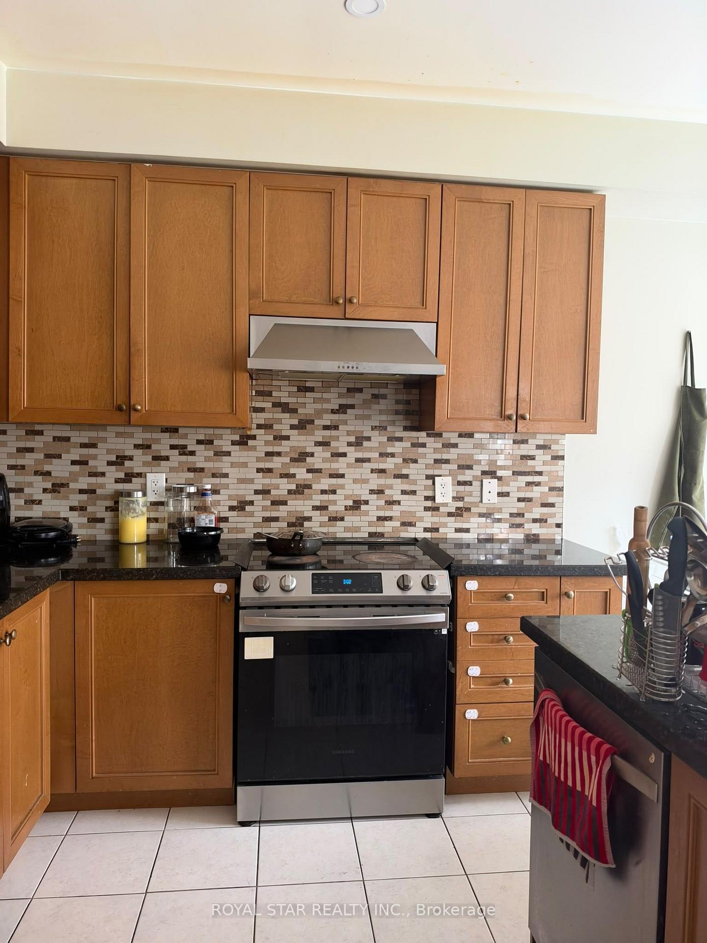 Photo 2 of 80 Summitgreen Crescent, Brampton, Sandringham-Wellington — HOMEH