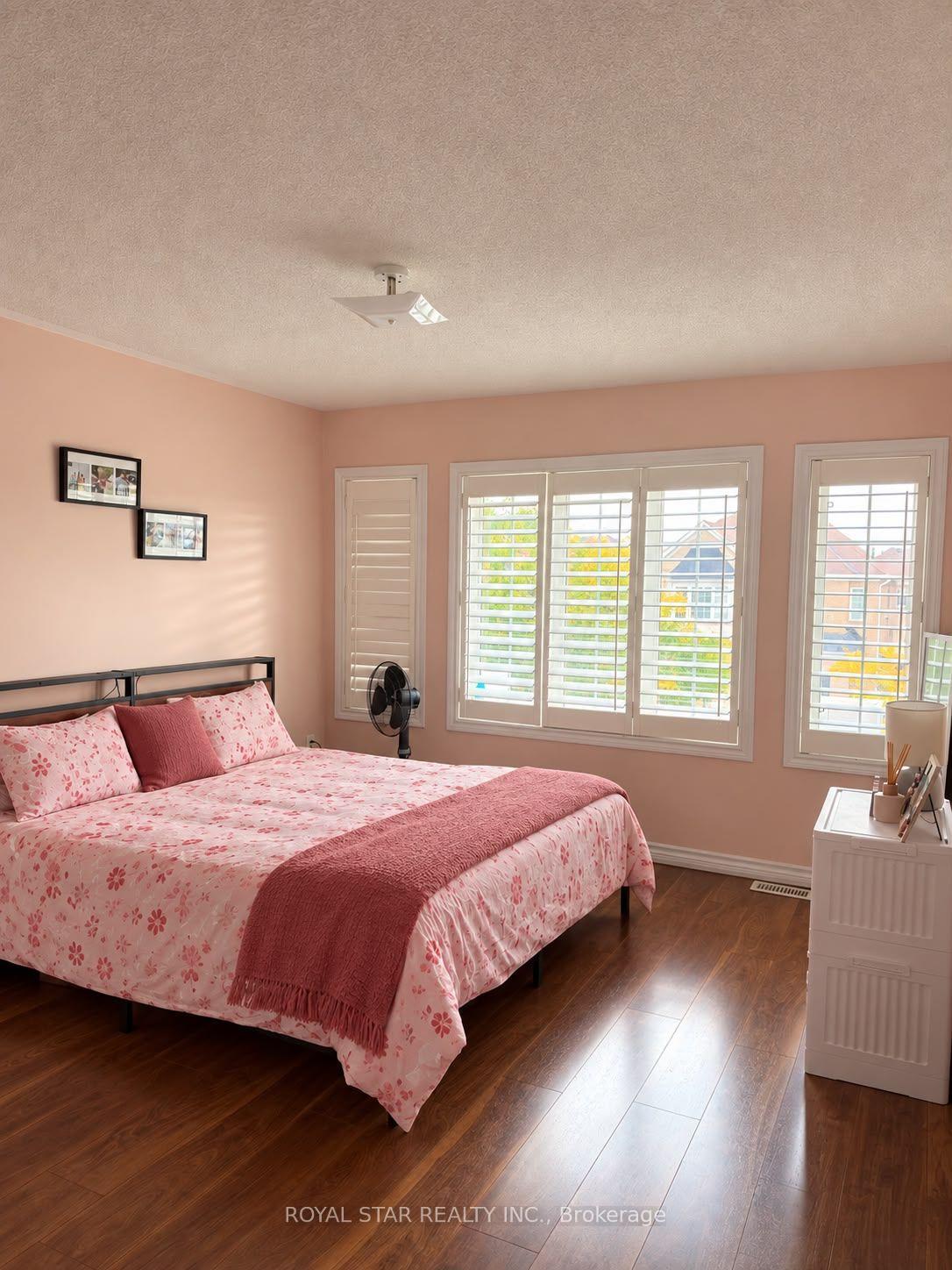 Photo 4 of 80 Summitgreen Crescent, Brampton, Sandringham-Wellington — HOMEH