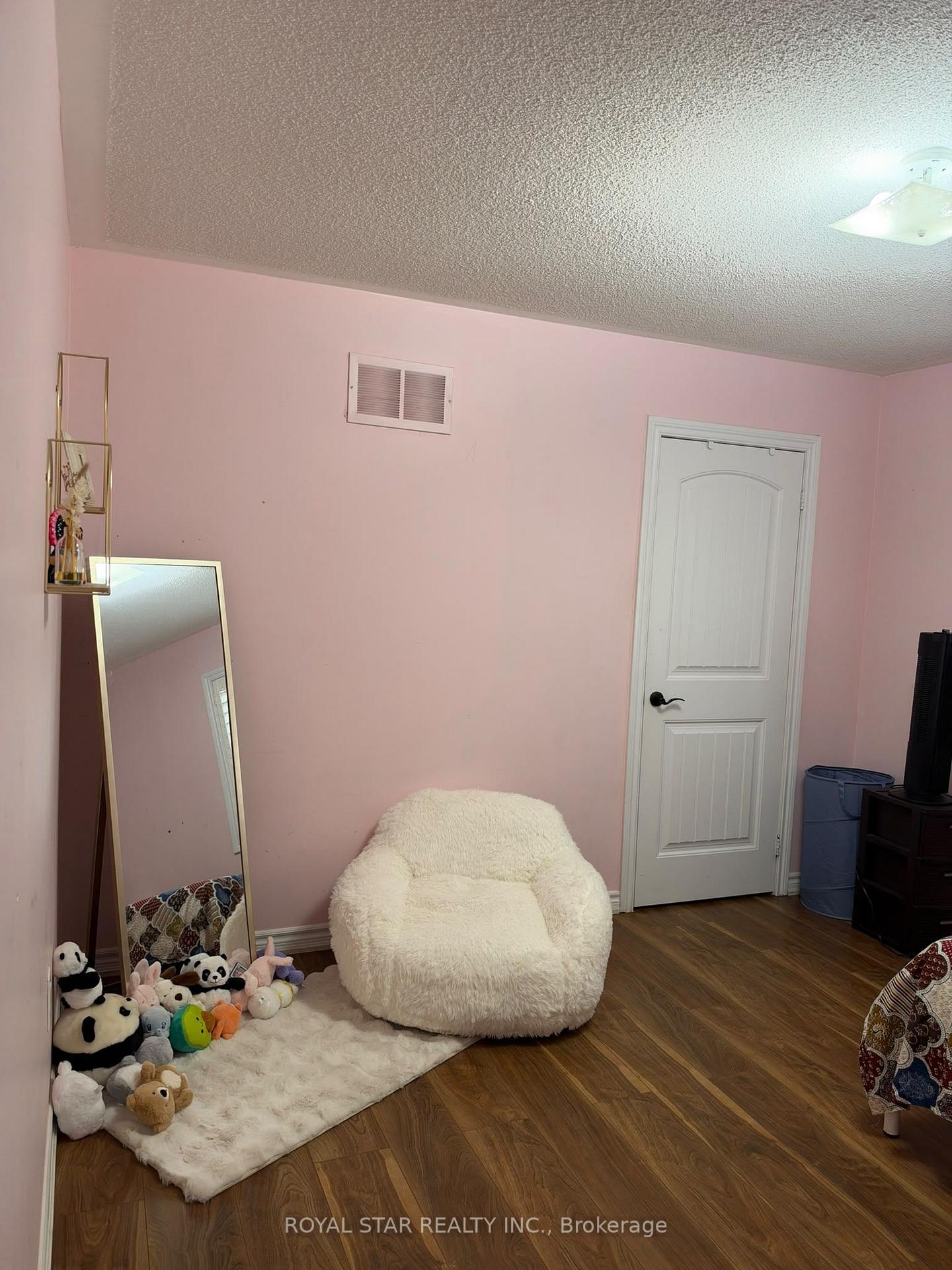 Photo 5 of 80 Summitgreen Crescent, Brampton, Sandringham-Wellington — HOMEH