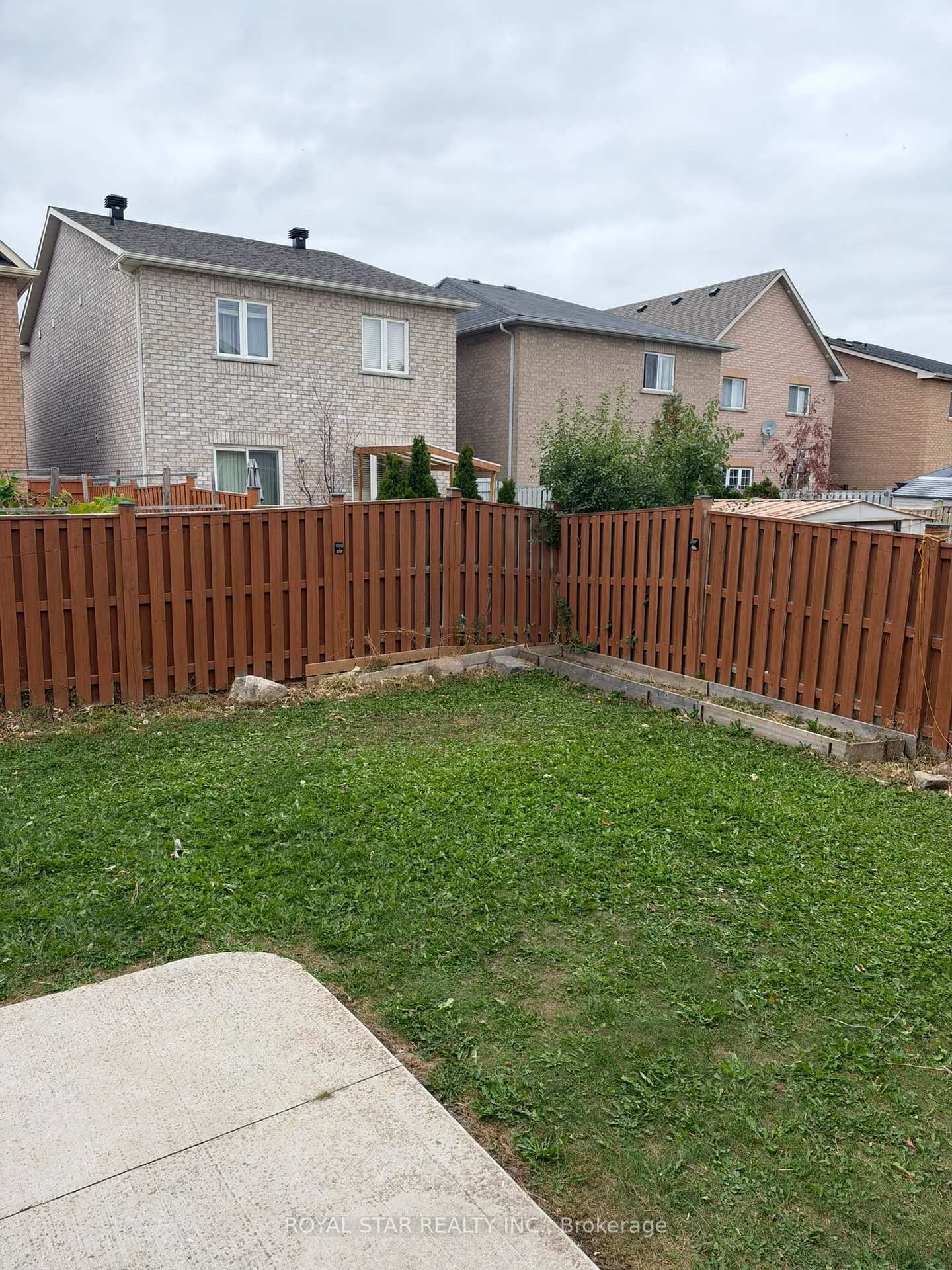 Photo 10 of 80 Summitgreen Crescent, Brampton, Sandringham-Wellington — HOMEH