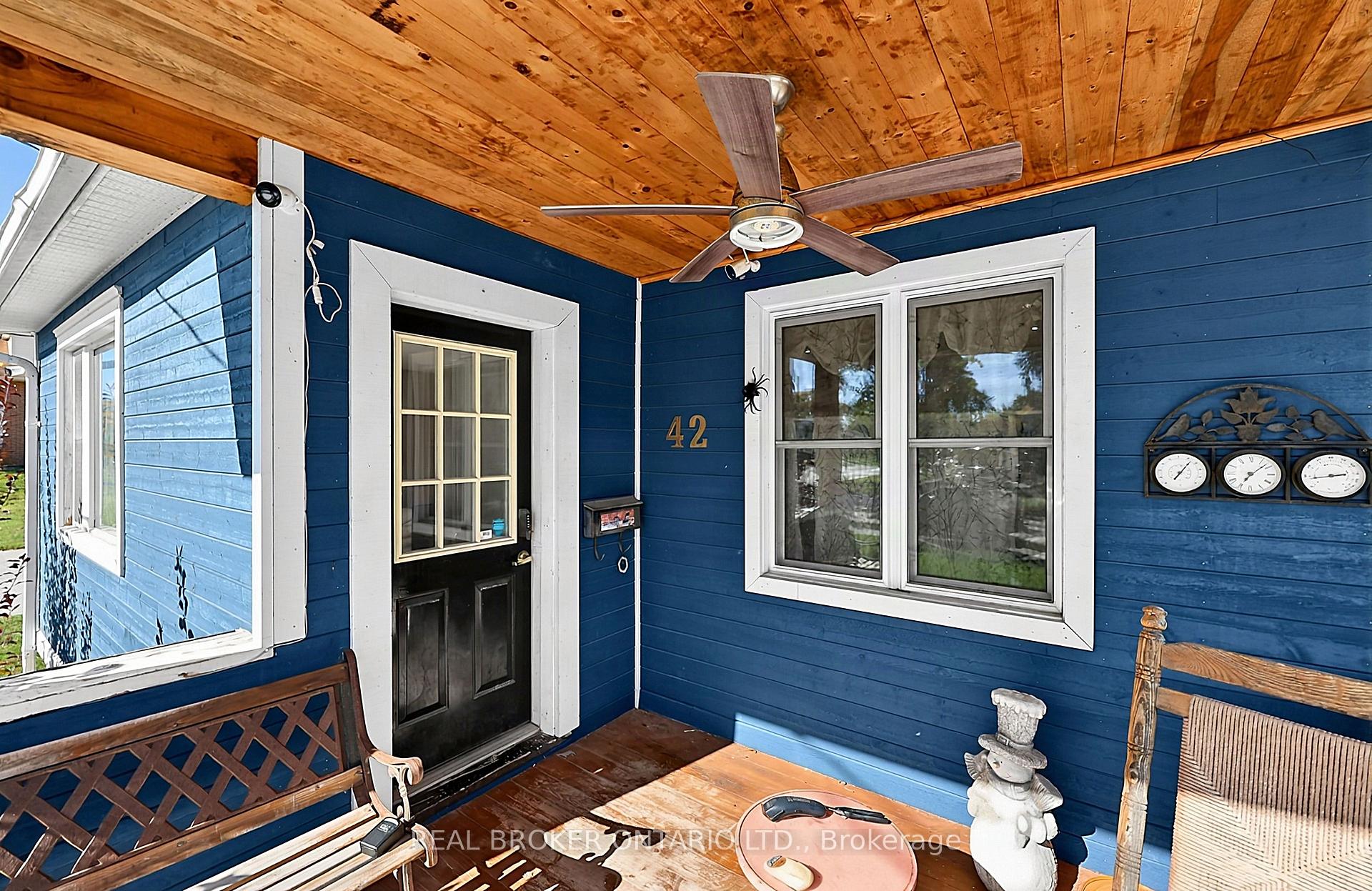 Photo 3 of 42 Donald Street, Barrie, Queen's Park — HOMEH