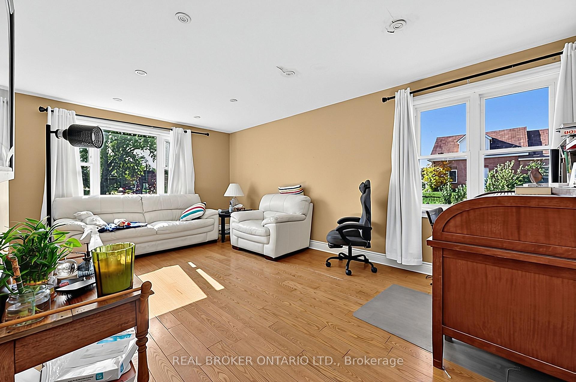 Photo 6 of 42 Donald Street, Barrie, Queen's Park — HOMEH