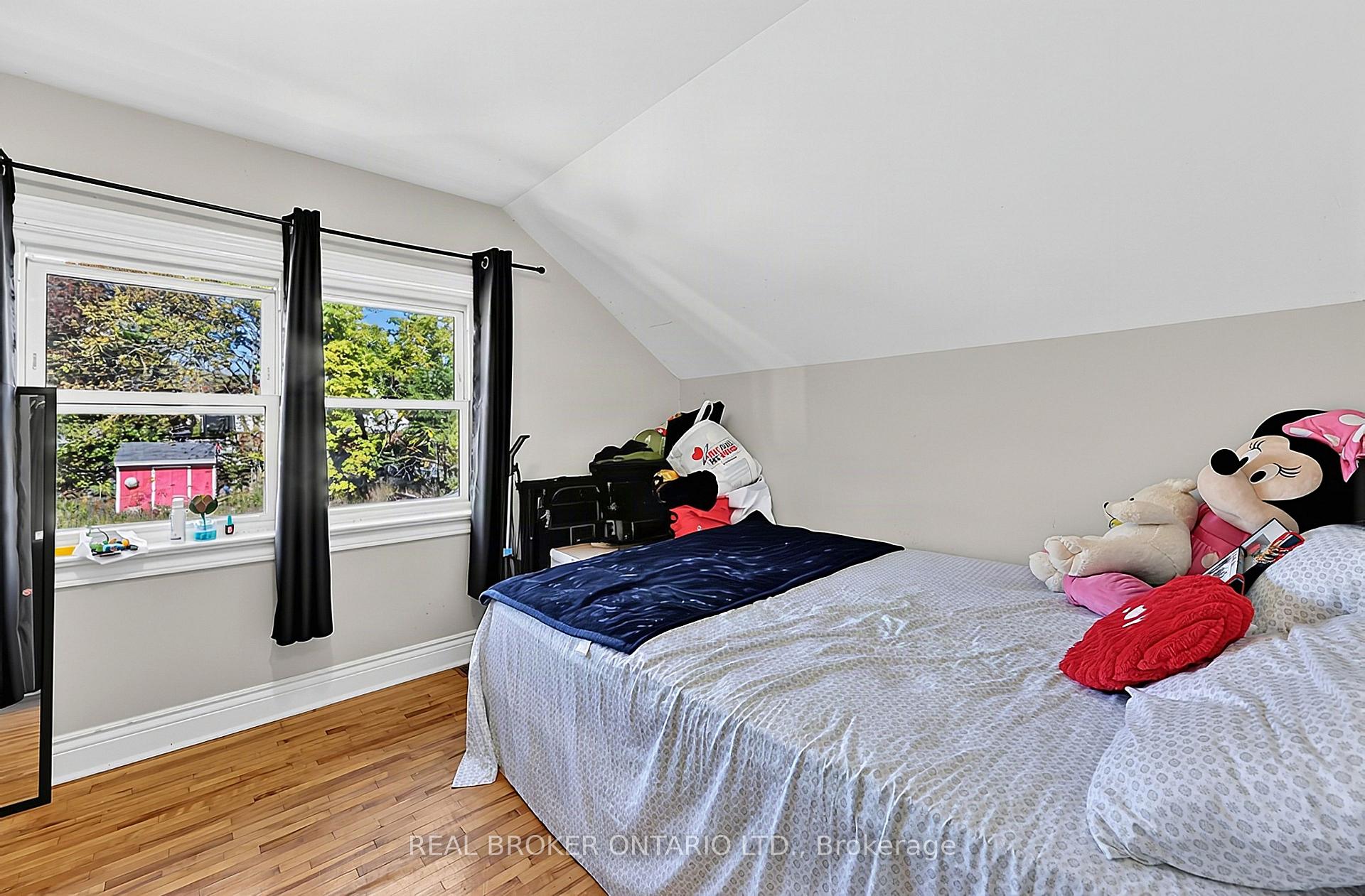 Photo 16 of 42 Donald Street, Barrie, Queen's Park — HOMEH