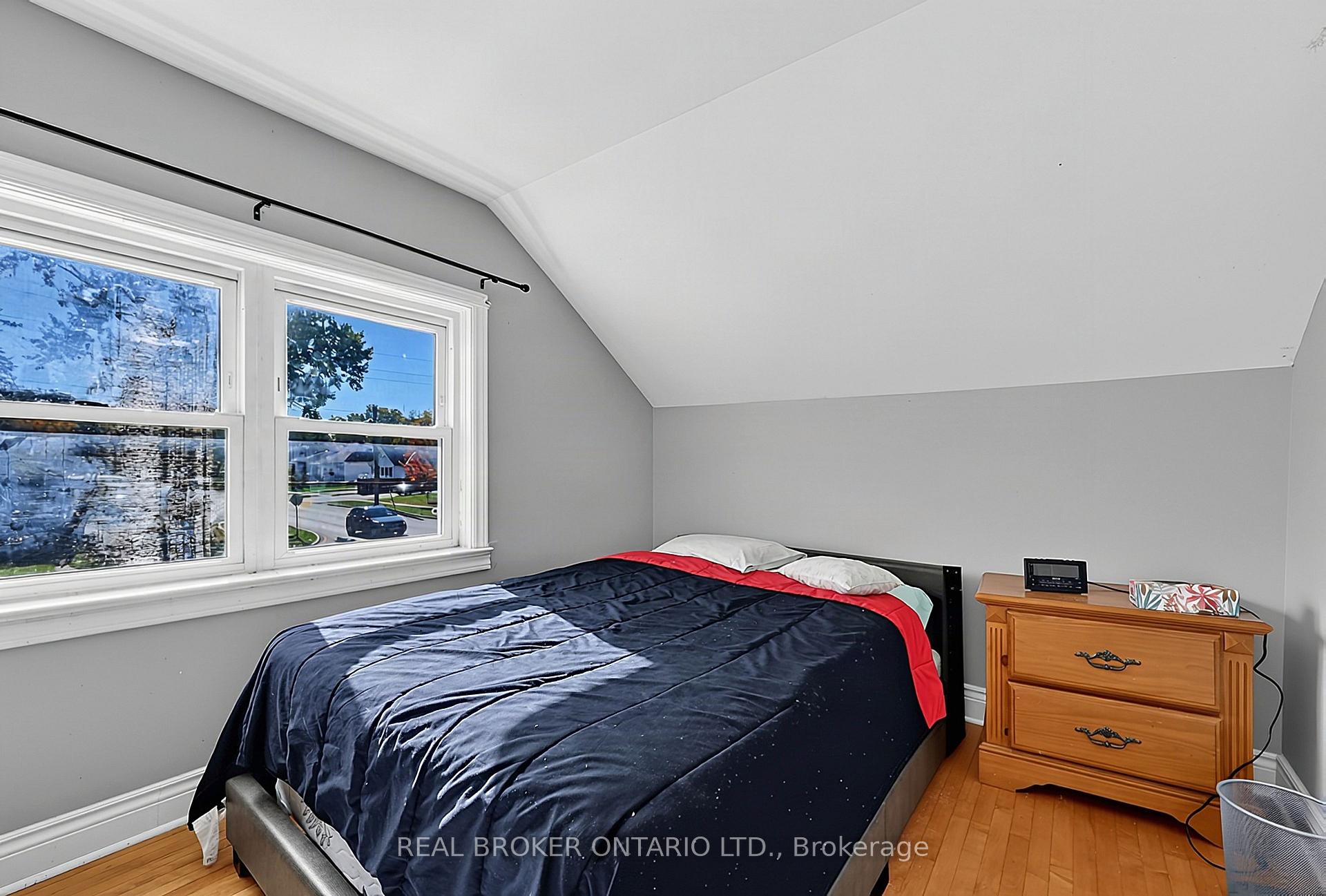 Photo 17 of 42 Donald Street, Barrie, Queen's Park — HOMEH