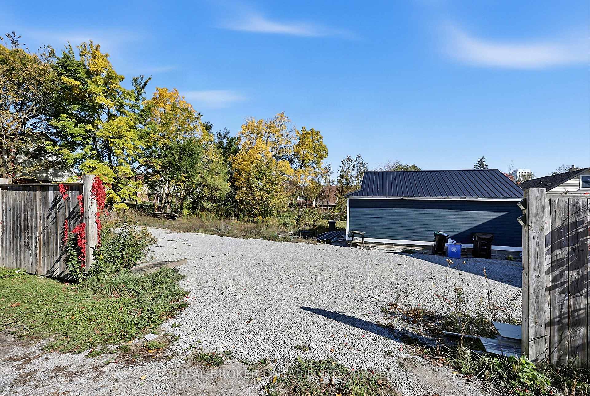 Photo 22 of 42 Donald Street, Barrie, Queen's Park — HOMEH