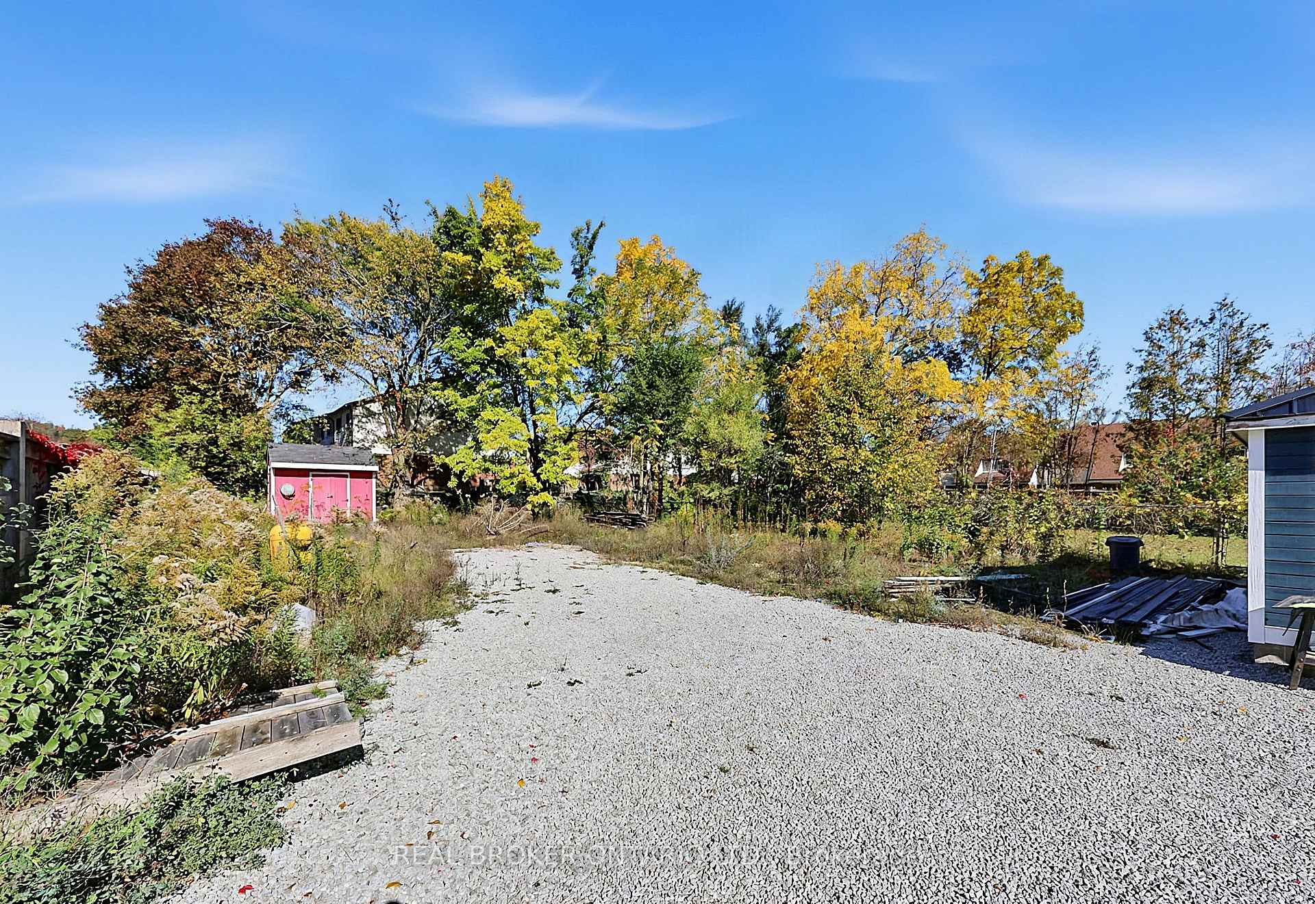 Photo 23 of 42 Donald Street, Barrie, Queen's Park — HOMEH
