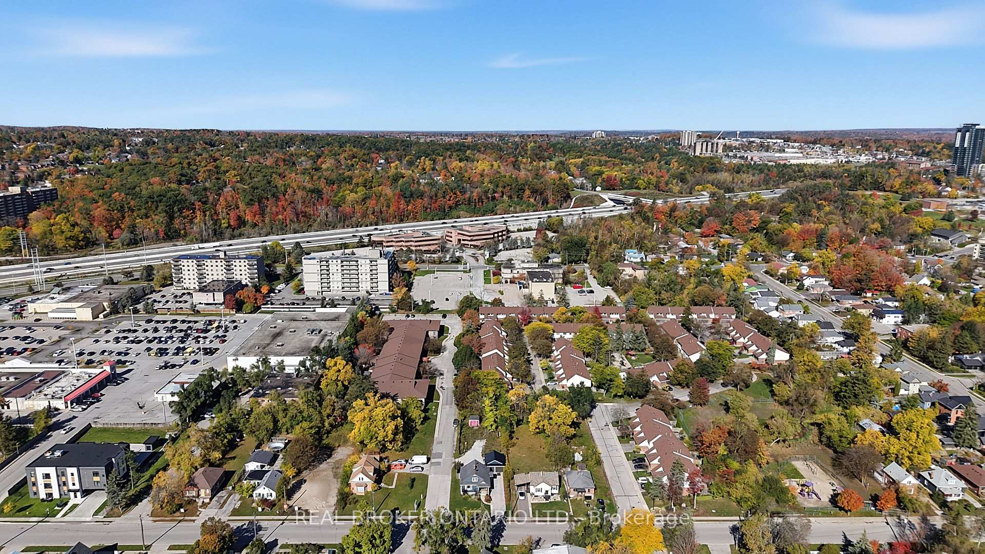 Photo 28 of 42 Donald Street, Barrie, Queen's Park — HOMEH