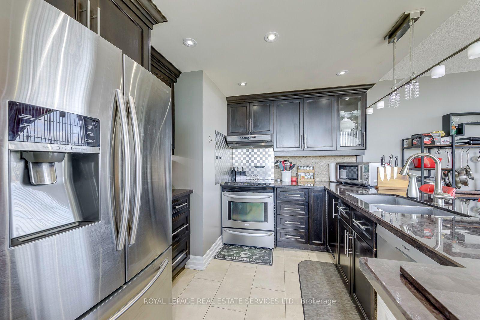 Photo 21 of Unit UPH 02, 25 Fairview Road, Mississauga, Fairview — HOMEH