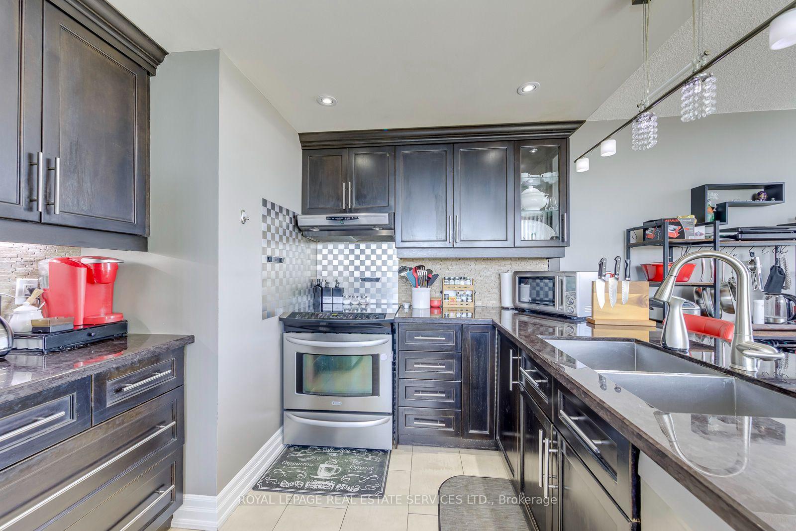 Photo 22 of Unit UPH 02, 25 Fairview Road, Mississauga, Fairview — HOMEH