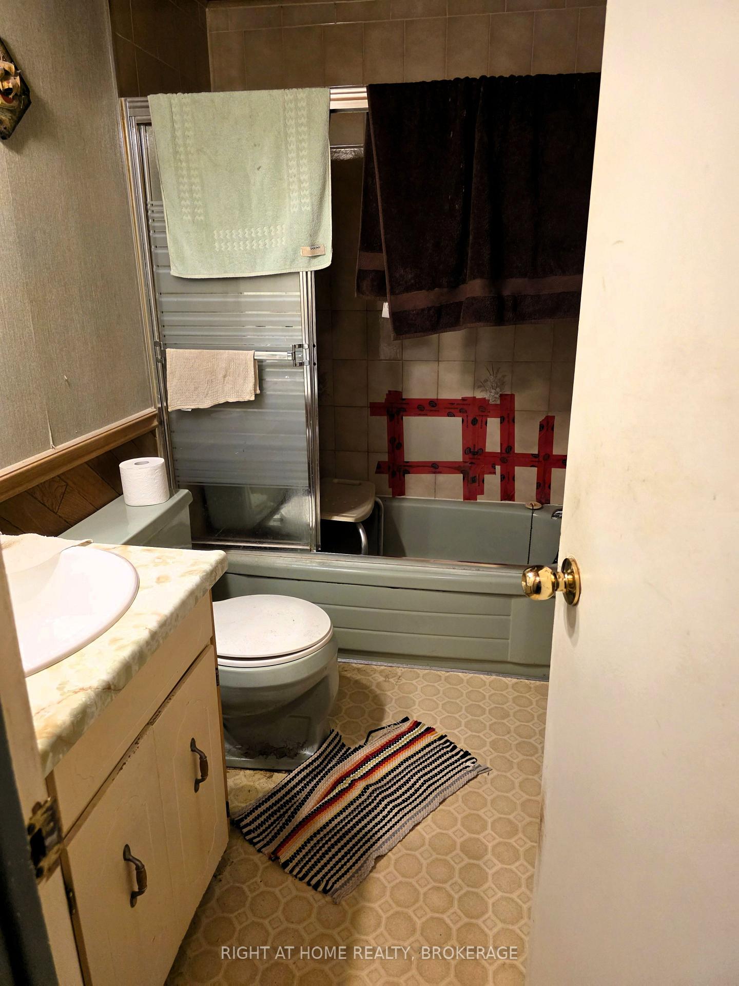 Photo 3 of 8073 Lynhurst Drive, Niagara Falls, West Wood — HOMEH
