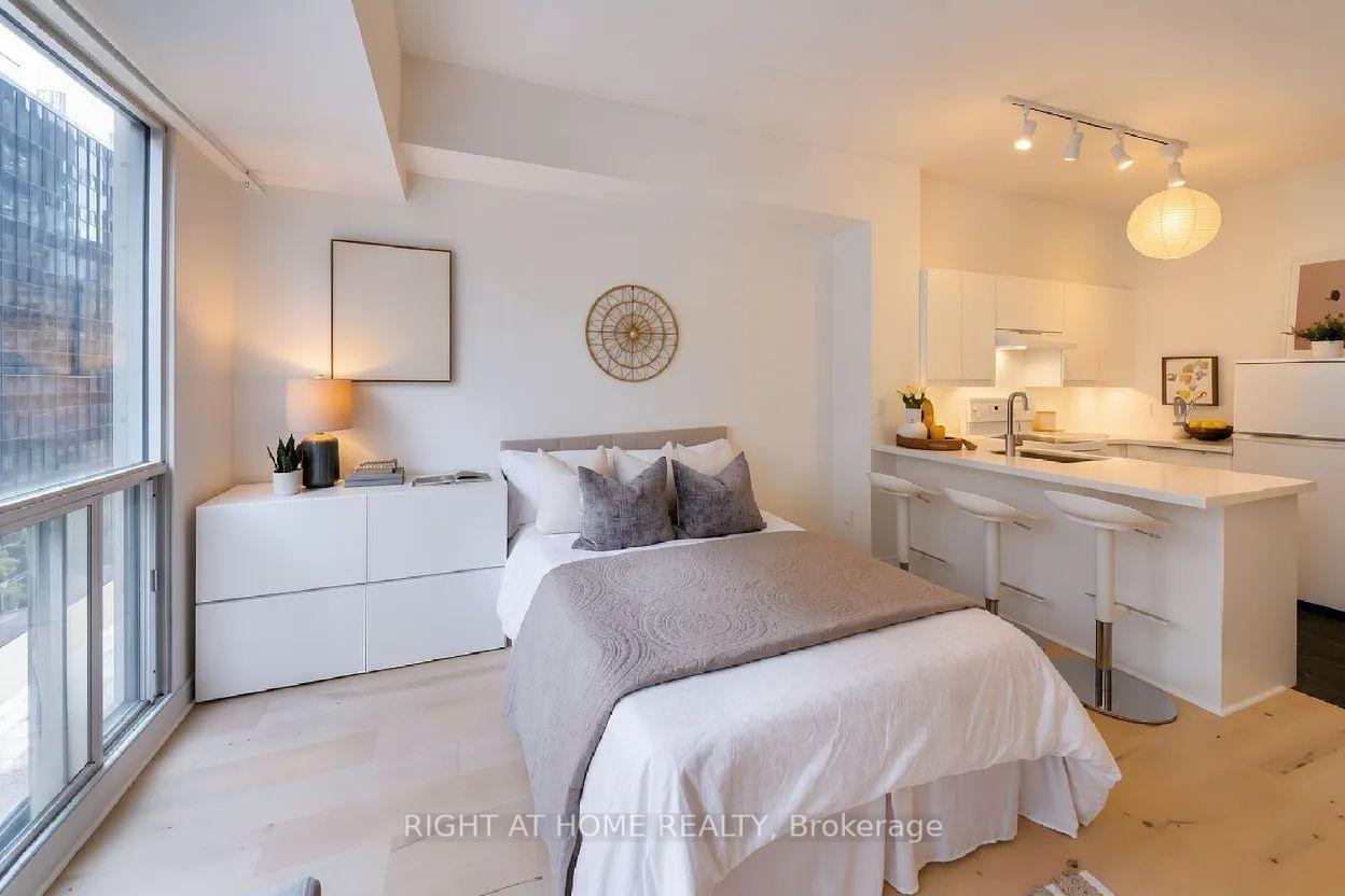 Photo 6 of Unit 602, 7 King Street E, Toronto, Church-Yonge Corridor — HOMEH