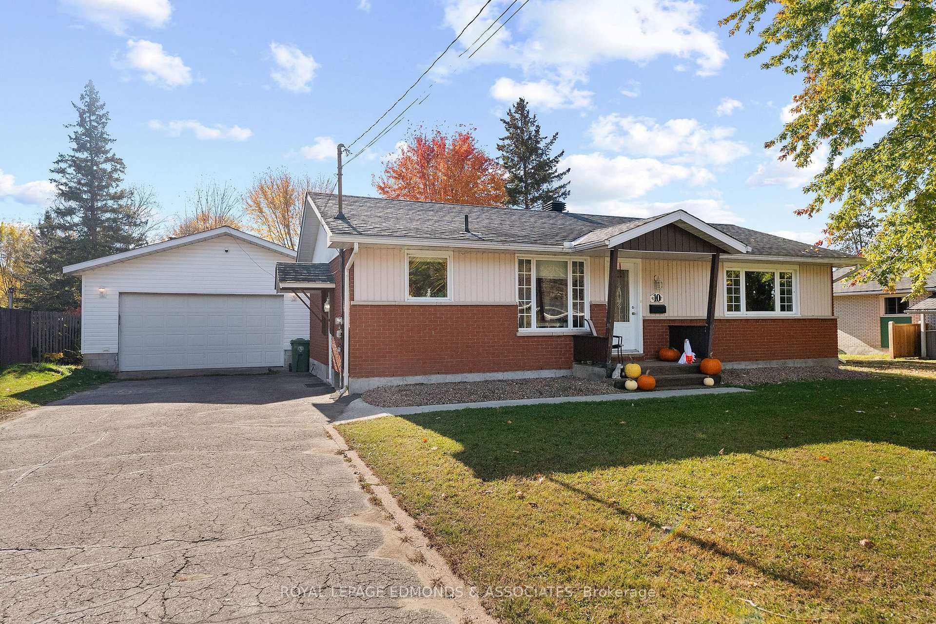 Photo 1 of 10 Sunset Crescent, Petawawa, Petawawa — HOMEH