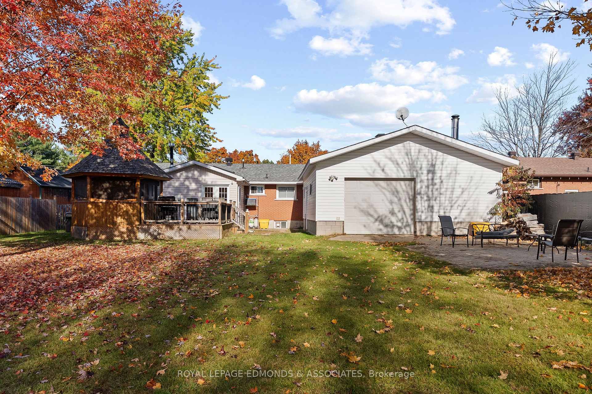 Photo 4 of 10 Sunset Crescent, Petawawa, Petawawa — HOMEH