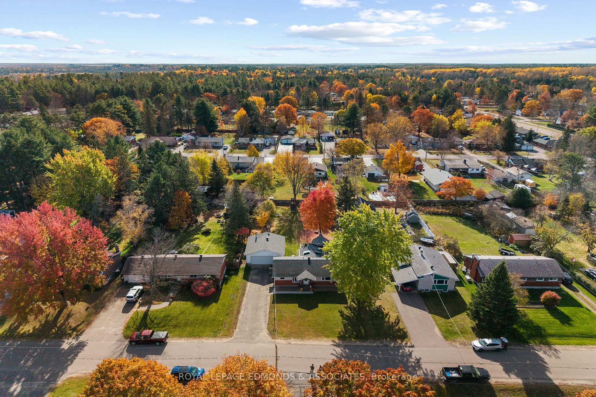 Photo 8 of 10 Sunset Crescent, Petawawa, Petawawa — HOMEH