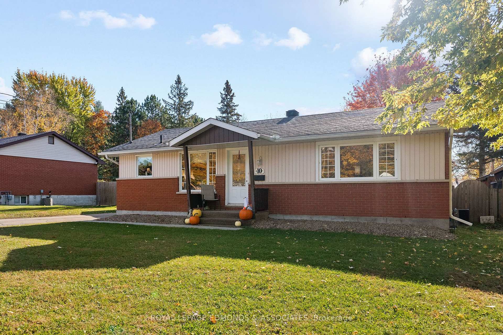 Photo 9 of 10 Sunset Crescent, Petawawa, Petawawa — HOMEH
