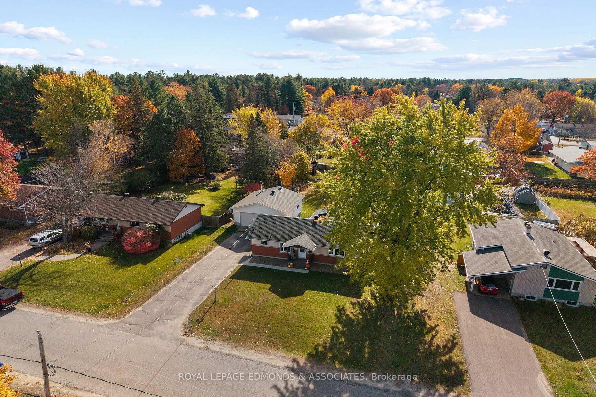 Photo 10 of 10 Sunset Crescent, Petawawa, Petawawa — HOMEH