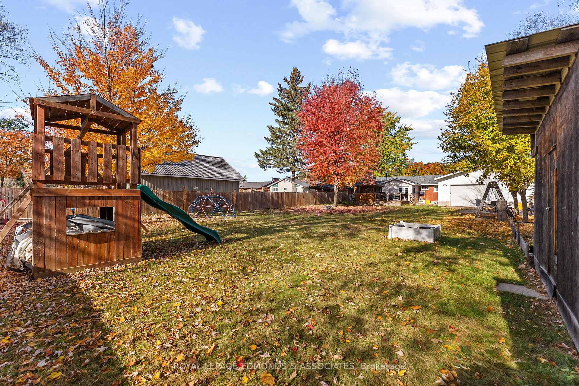 Photo 46 of 10 Sunset Crescent, Petawawa, Petawawa — HOMEH